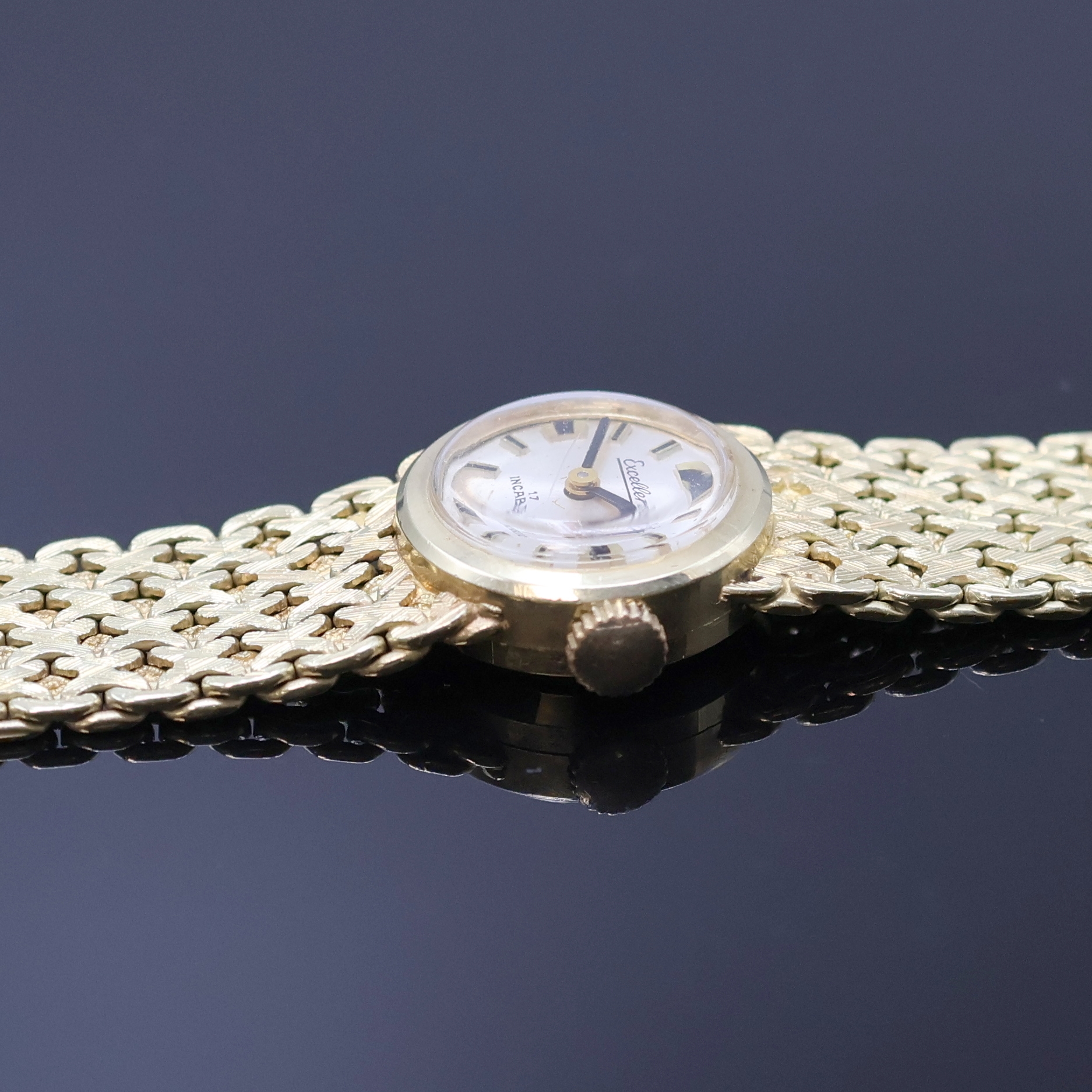 Detail c: EXCELLENT Damenarmbanduhr in GG 585/000, Schweiz um 1965, Handaufzug, Boden aufgedr., Goldband, silb. Zifferbl. m. aufges. Std.- Ind., schwarze ...