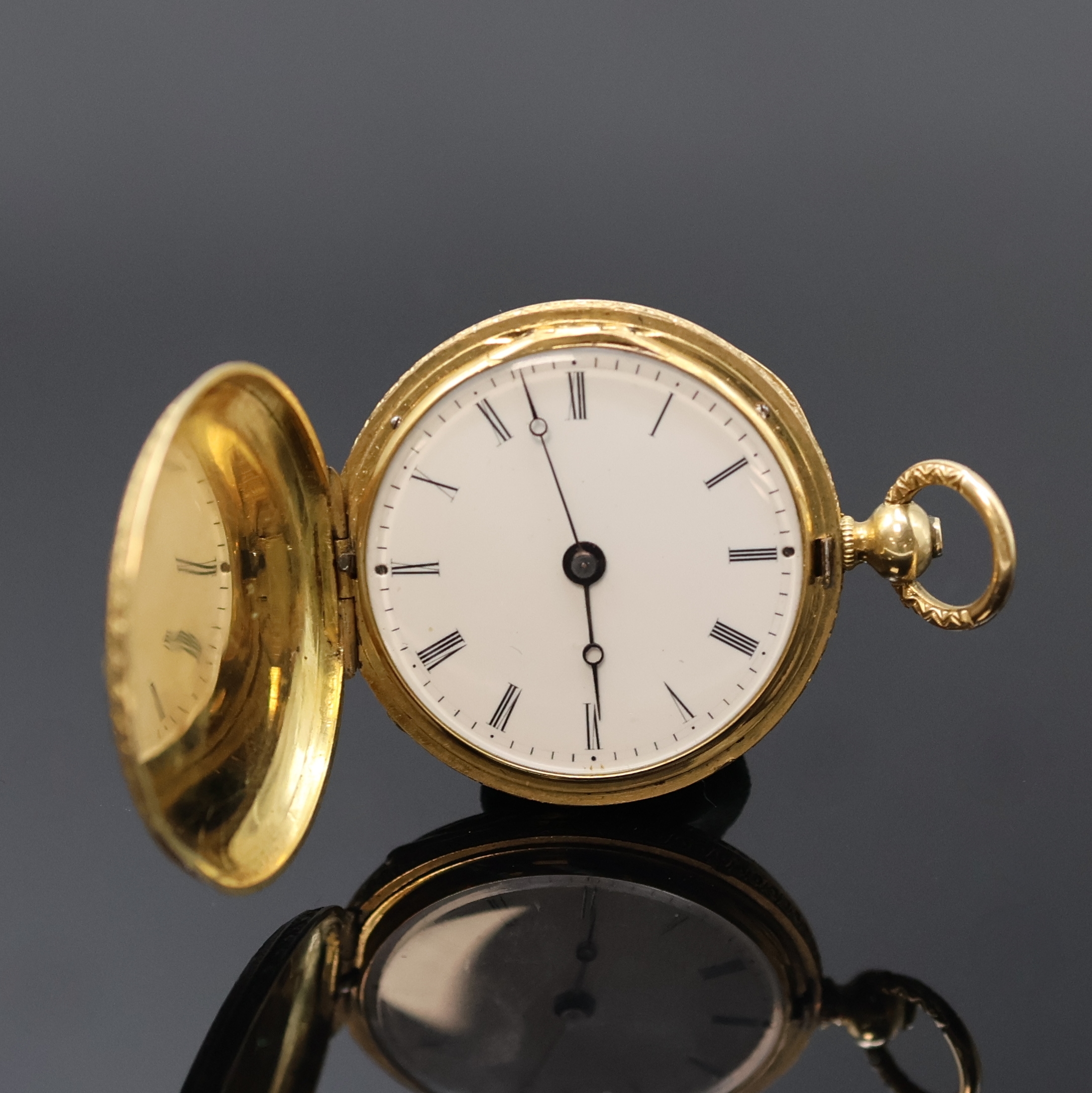 Emaillierte Damensavonette in GG 750/000, Schweiz um 1890, floral grav. Geh., 3-Deckel Goldgeh., Steinbesatz auf Sprung- u. Rückdeckel, Emaillierung ...