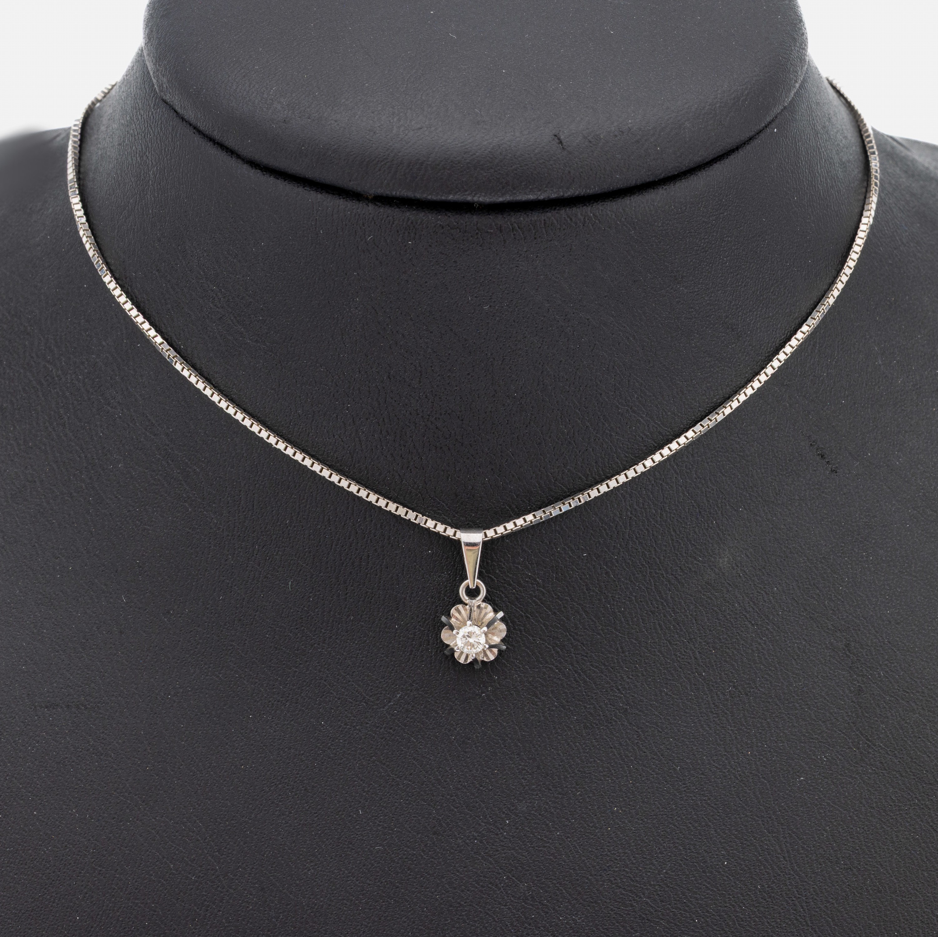 14 kt Gold Brillant-Anhänger, WG 585/000, Brillant ca. 0.11 ct (grav.) Weiß/si, an Kette, WG 585/000, L. ca. 38 cm, Federringschließe, ca. 3.7 g