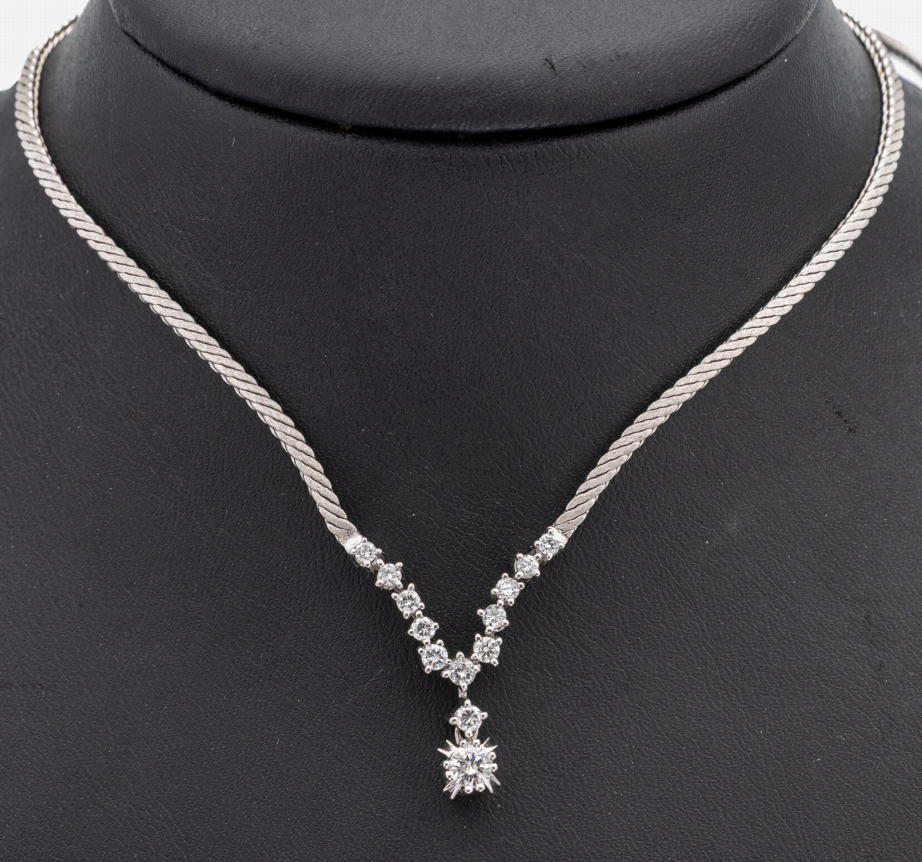 14 kt Gold Brillant-Collier, WG 585/000, 13 Brillanten zus. ca. 0.70 ct Weiß/si, ca. 17.9 g, L. ca. 45 cm, Kastenschloss mit Sicherheitsacht