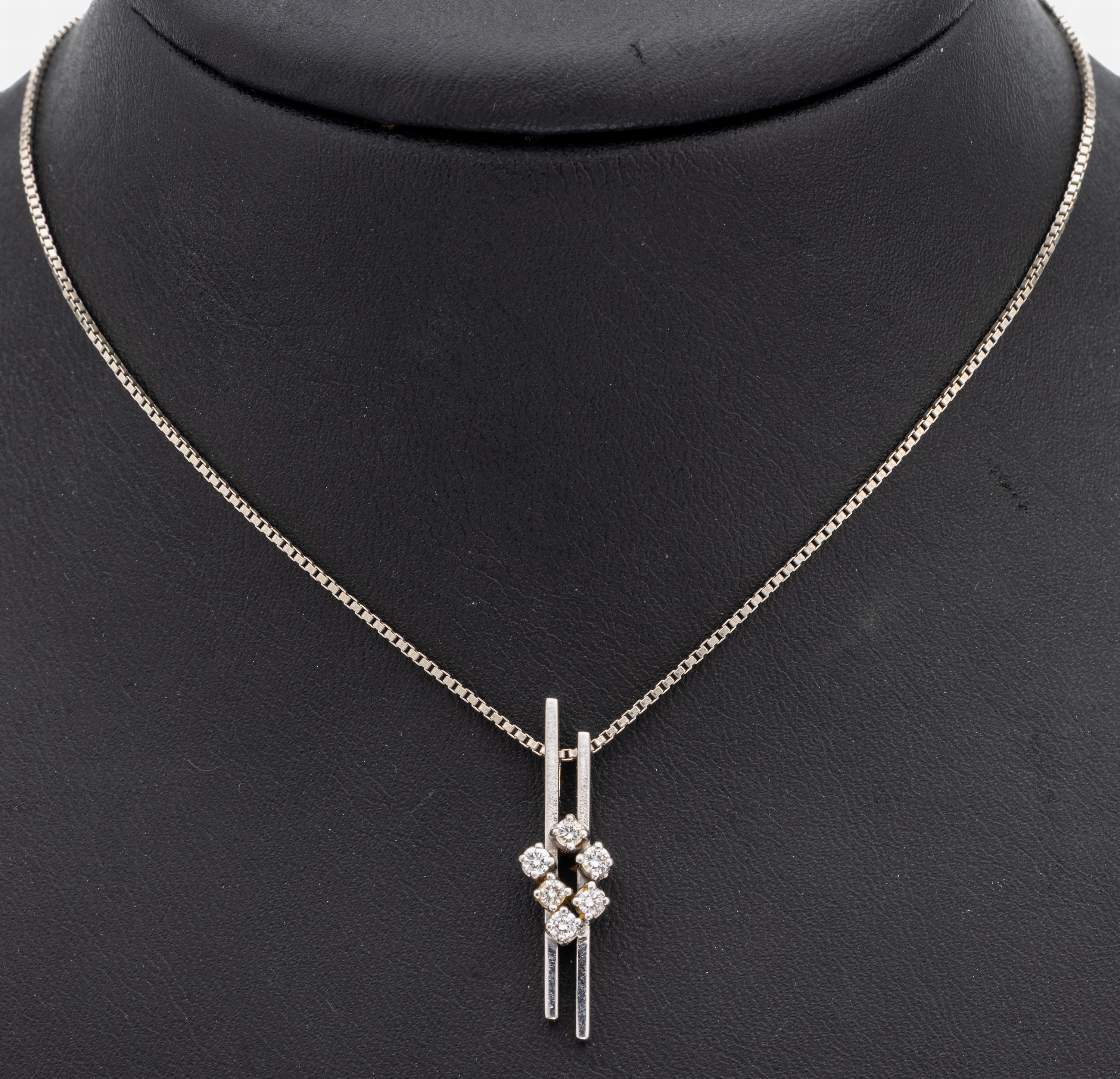 14 kt Gold Brillant-Anhänger, WG 585/000, 6Brillanten zus. ca. 0.24 ct Weiß/si, an Kette, WG 585/000, L. variabel ca. 41 bzw. 43 cm, ...