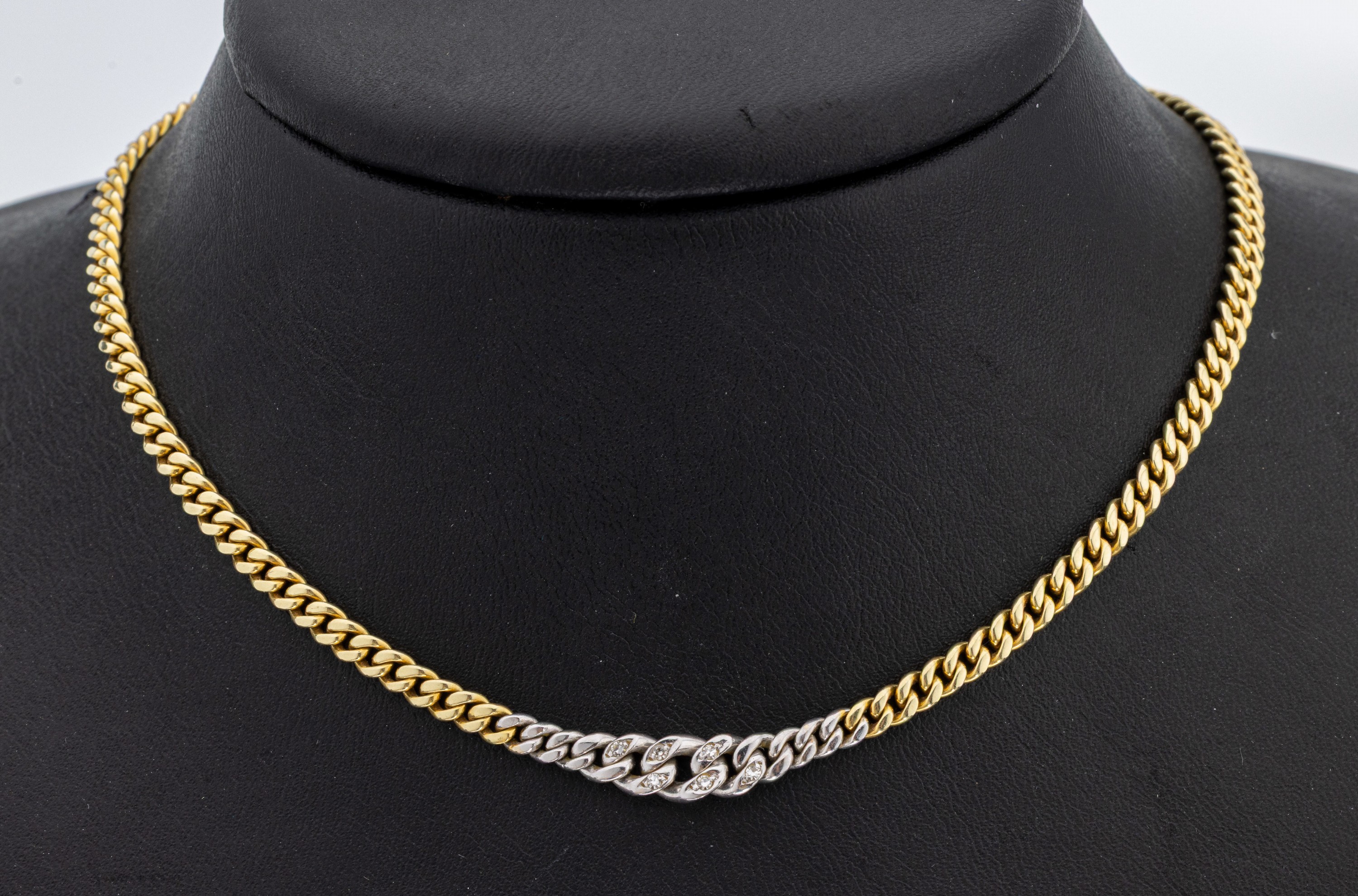 14 kt Gold Diamant-Collier, GG/WG 585/000, mittige WG Glieder mit 6 8/8-Diamanten zus. ca. 0.12 ct Weiß/p, L. ca. 42 cm, Kastenschloss mit ...