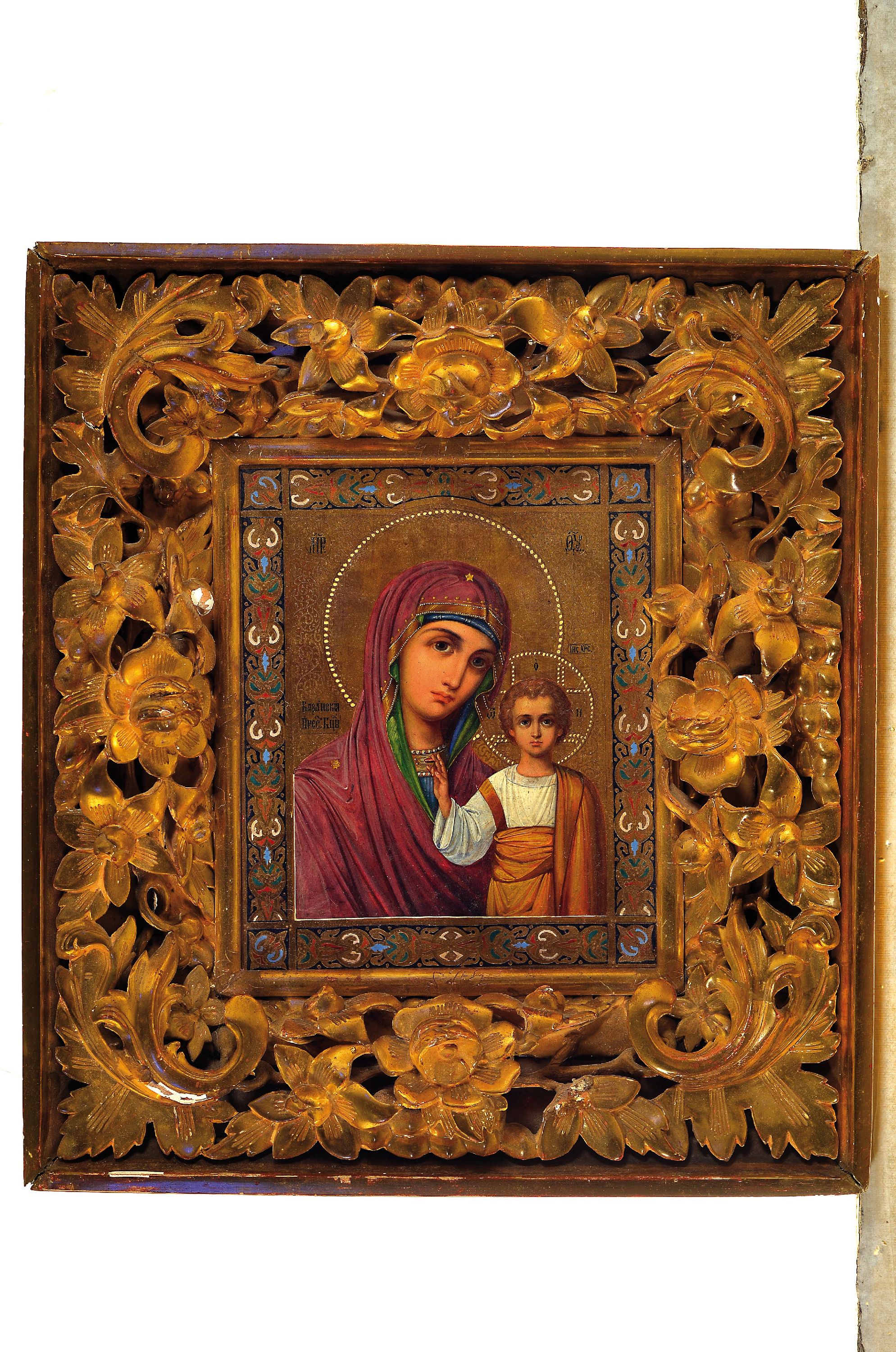 Detail k: Ikone, Russland, 2. Hälfte 19. Jh., Mutter Gottes mit Kind, Eitempera/Holz, ca. 26 x 20 cm, in aufwendig geschnitztem Holzrahmen besch., ...