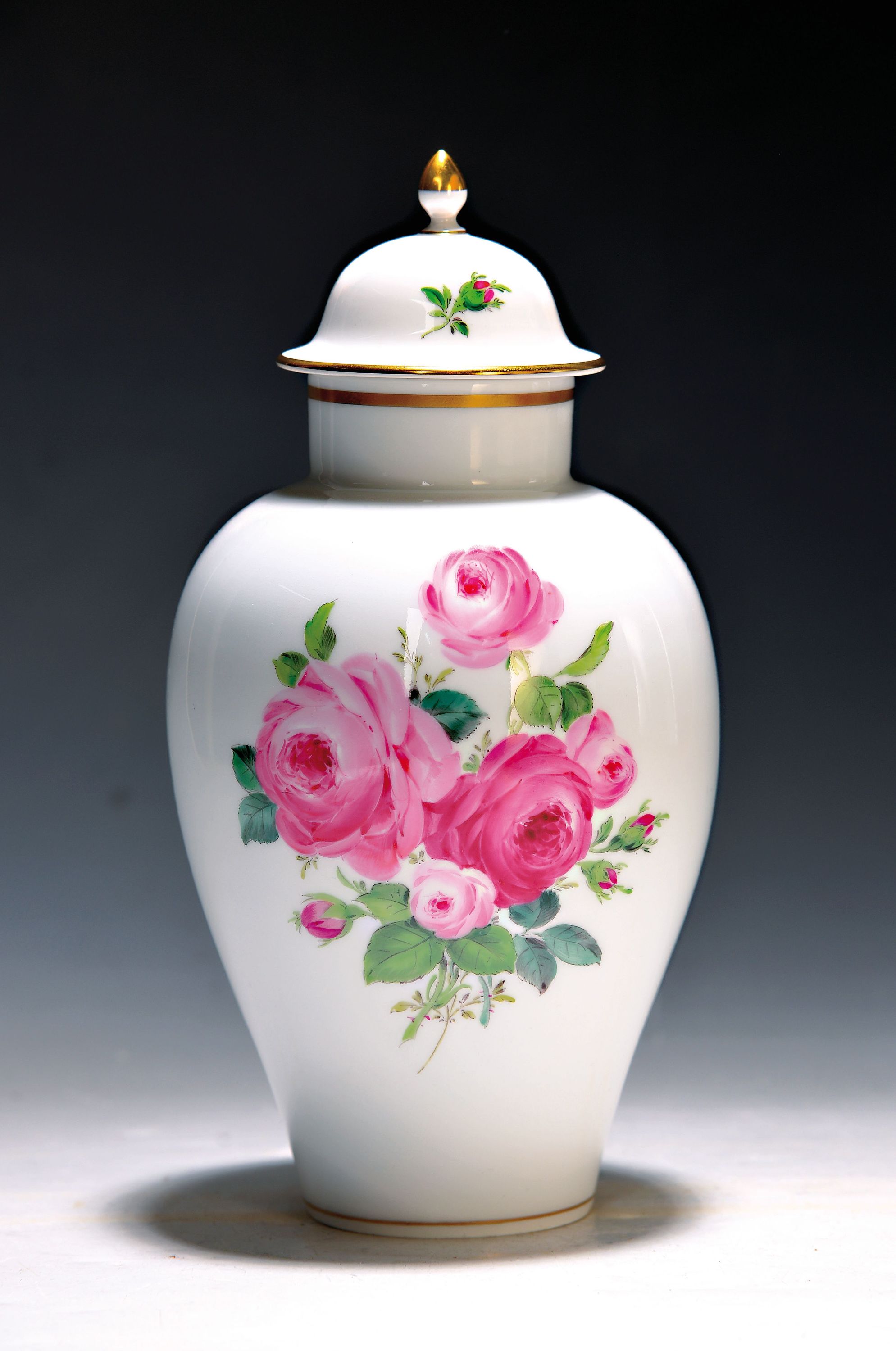 Deckelvase, Meissen, 60er Jahre, 2. Wahl, Rosendekor, Goldränder, H. ca. 20 cm