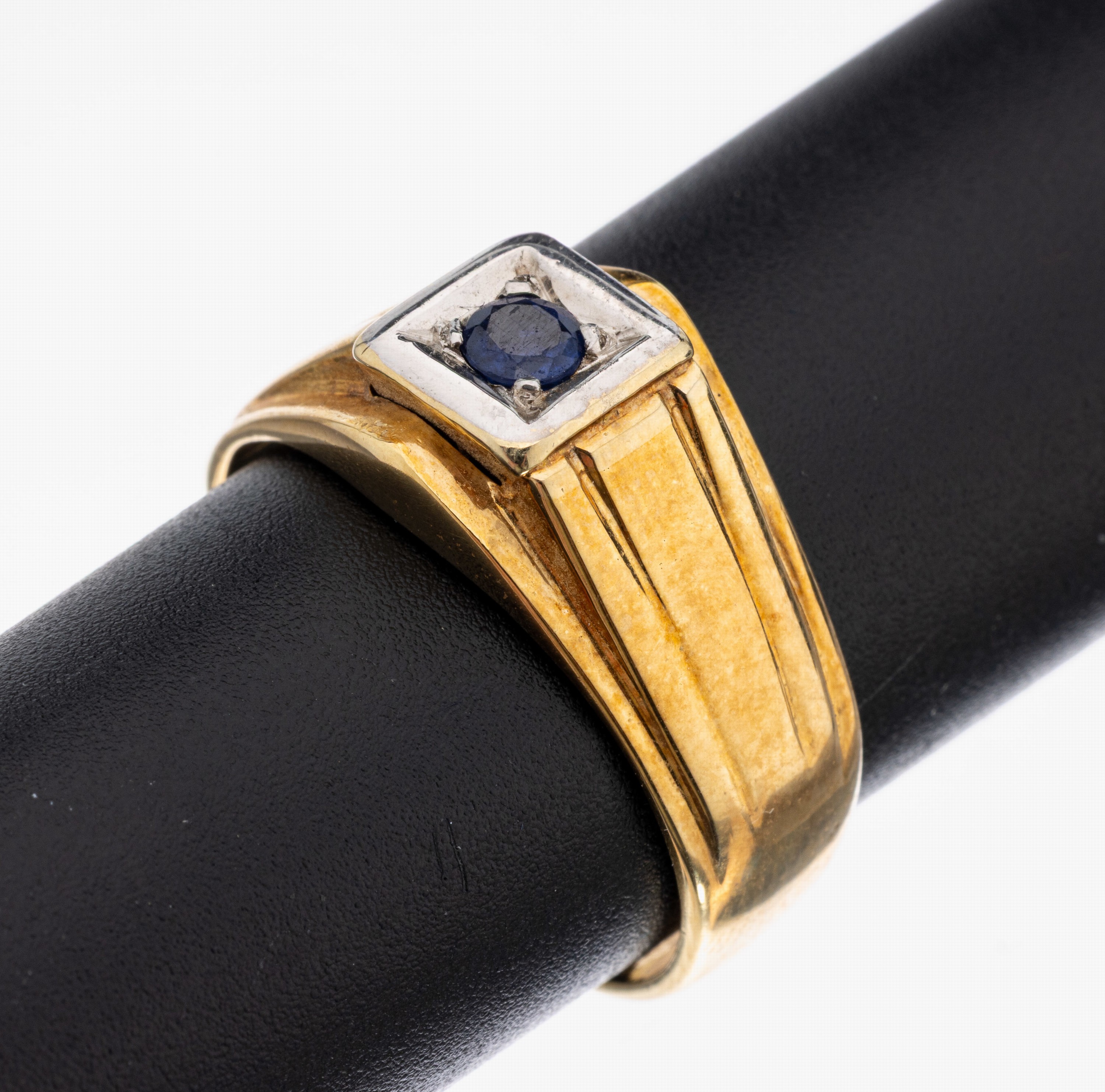 14 kt Gold Saphir-Ring, GG/WG 585/000, qualitätvolle Verarbeitung, kl. rundfacett. Saphir, RW 62, ca. 10.5 g