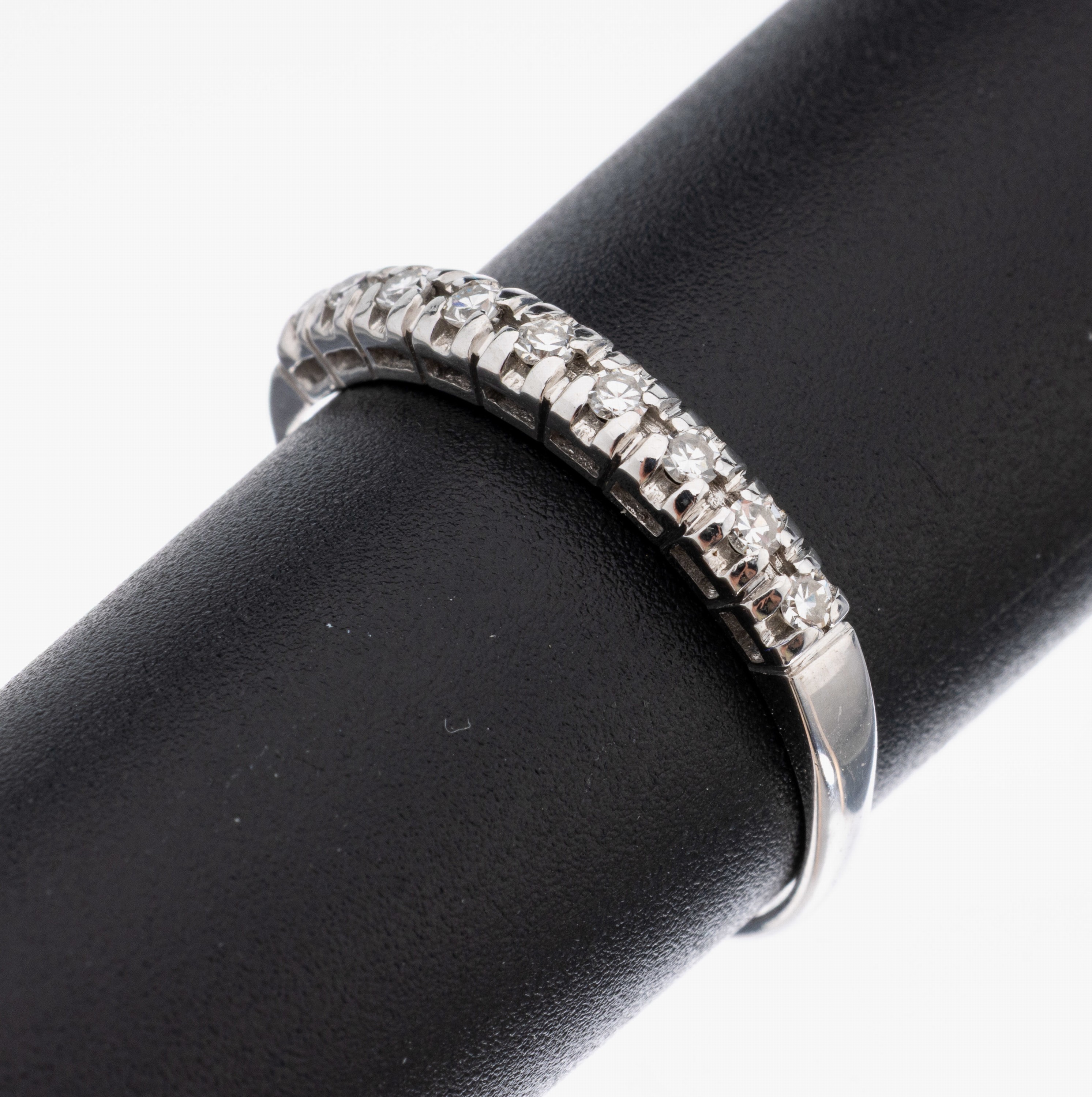 18 kt Gold Diamant-Ring, WG 750/000, 9 8/8-Diamanten zus. ca. 0.10 ct Weiß/si, RW 60,ca. 2.7 g