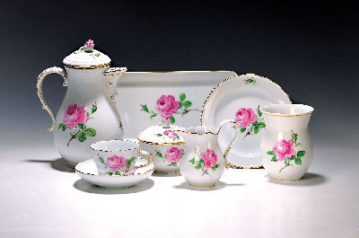 Image 26939233 - Umfangreiches Kaffeeservice, Meissen, 20. Jh. für 12 Personen, rote Rose, ...