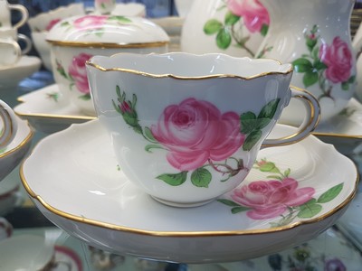 26939233b - Umfangreiches Kaffeeservice, Meissen, 20. Jh. für 12 Personen, rote Rose, ...