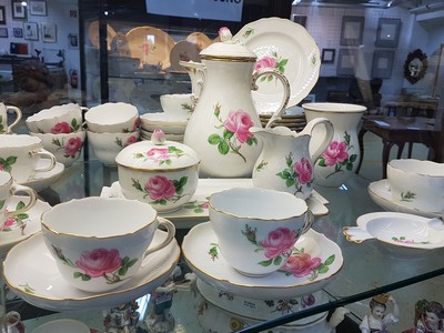 26939233g - Umfangreiches Kaffeeservice, Meissen, 20. Jh. für 12 Personen, rote Rose, ...
