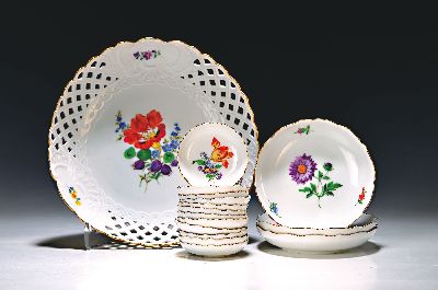 Image Runde Schale und 12 Fingerschälchen, vier Untertassen, Meissen, 2. Hälfte 20. ...