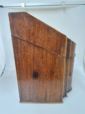 26939417h - Besteckkasten, wohl englisch, Ende 19. Jh., Nußbaumfurnier mit Fadenintarsien, im ...