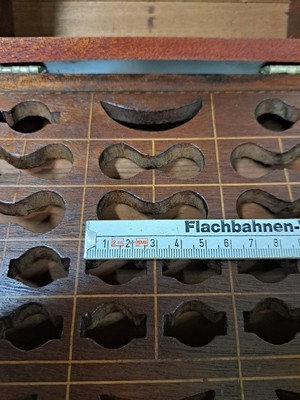 26939417o - Besteckkasten, wohl englisch, Ende 19. Jh., Nußbaumfurnier mit Fadenintarsien, im ...