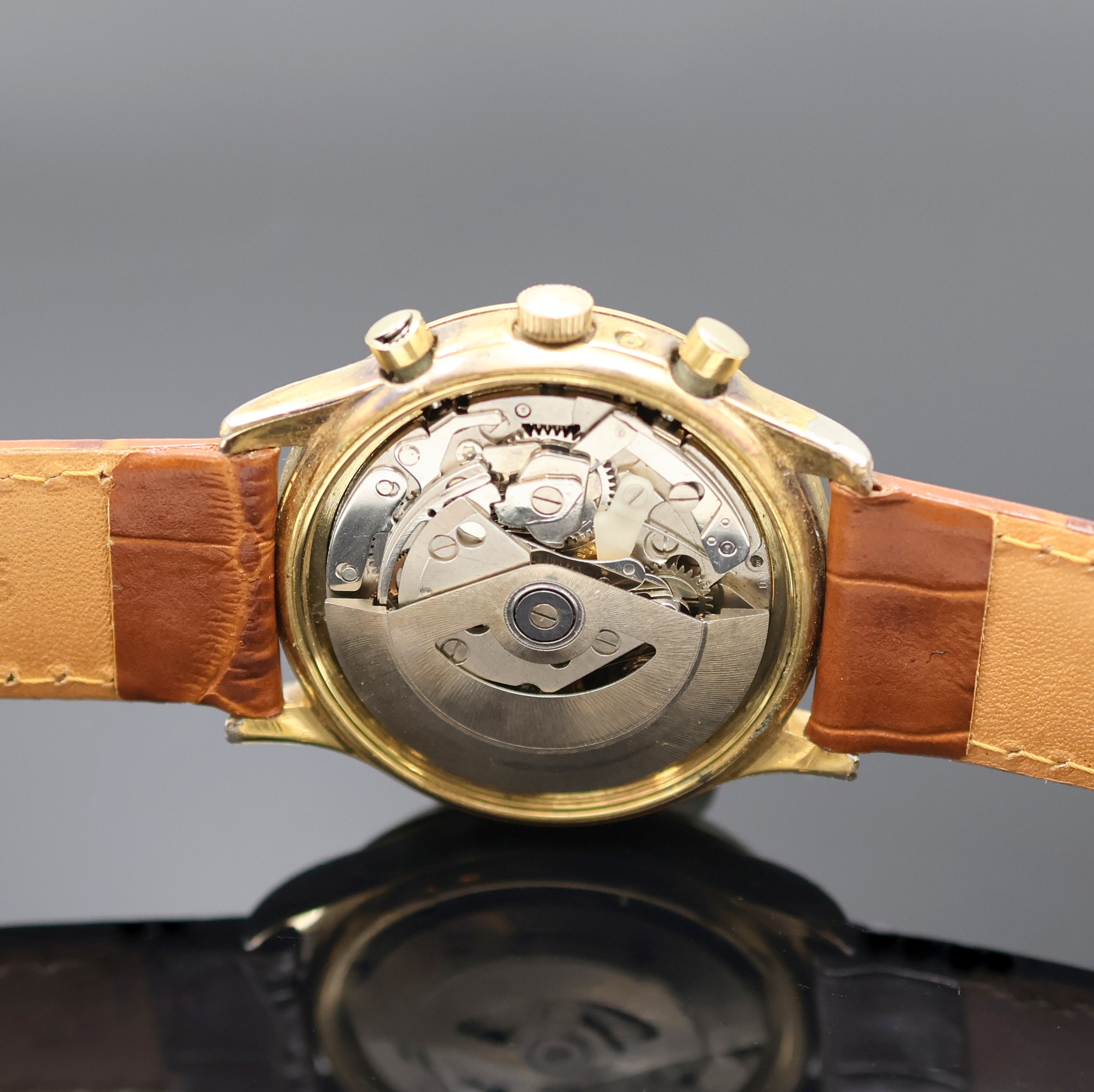 Detail d: CHRONOSWISS / ALFRED ROCHAT & FILS Armbandchronograph Referenz 77990, Automatik, Schweiz um 1995, verg. Metallgeh. stark ber., Edelstahlboden ...