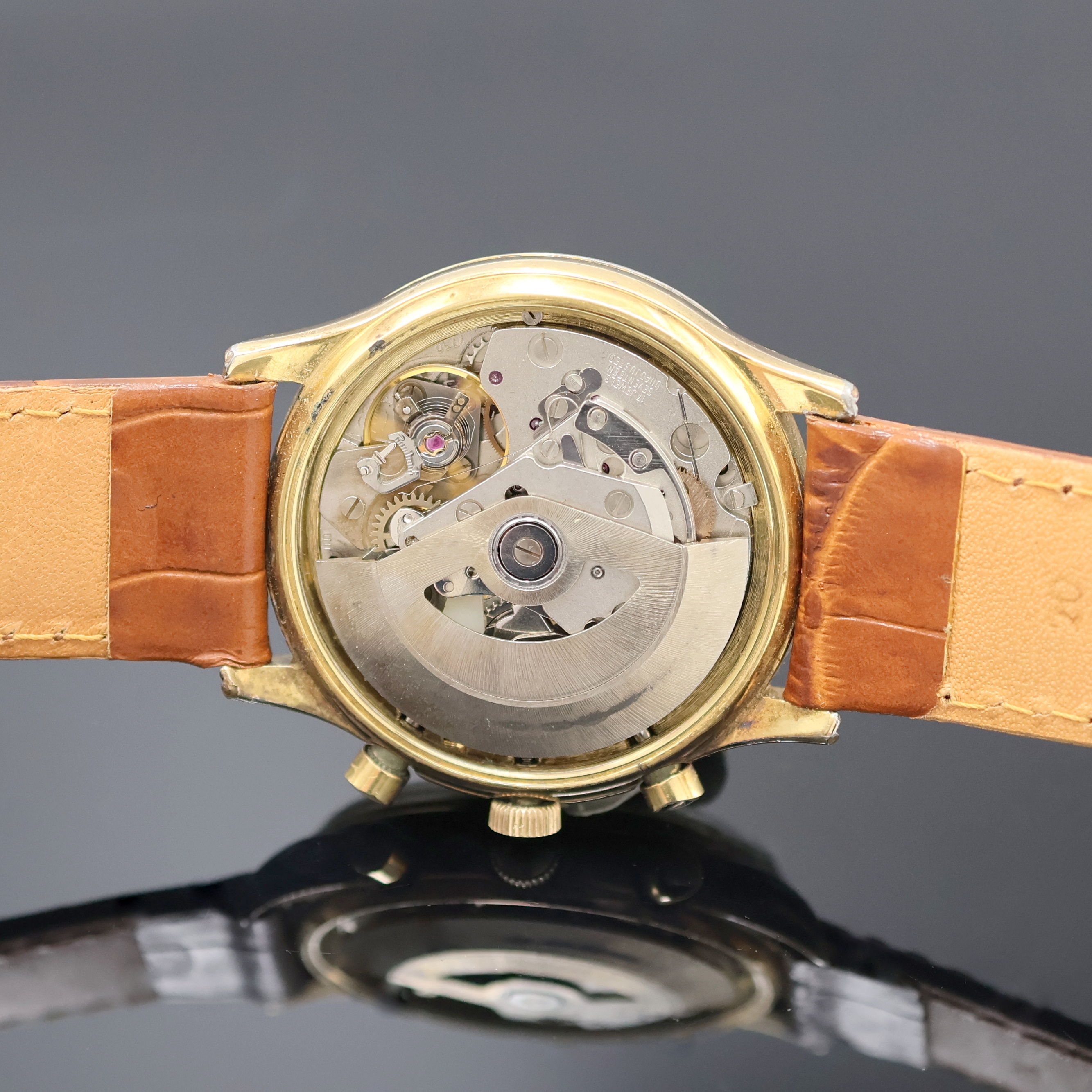 Detail e: CHRONOSWISS / ALFRED ROCHAT & FILS Armbandchronograph Referenz 77990, Automatik, Schweiz um 1995, verg. Metallgeh. stark ber., Edelstahlboden ...