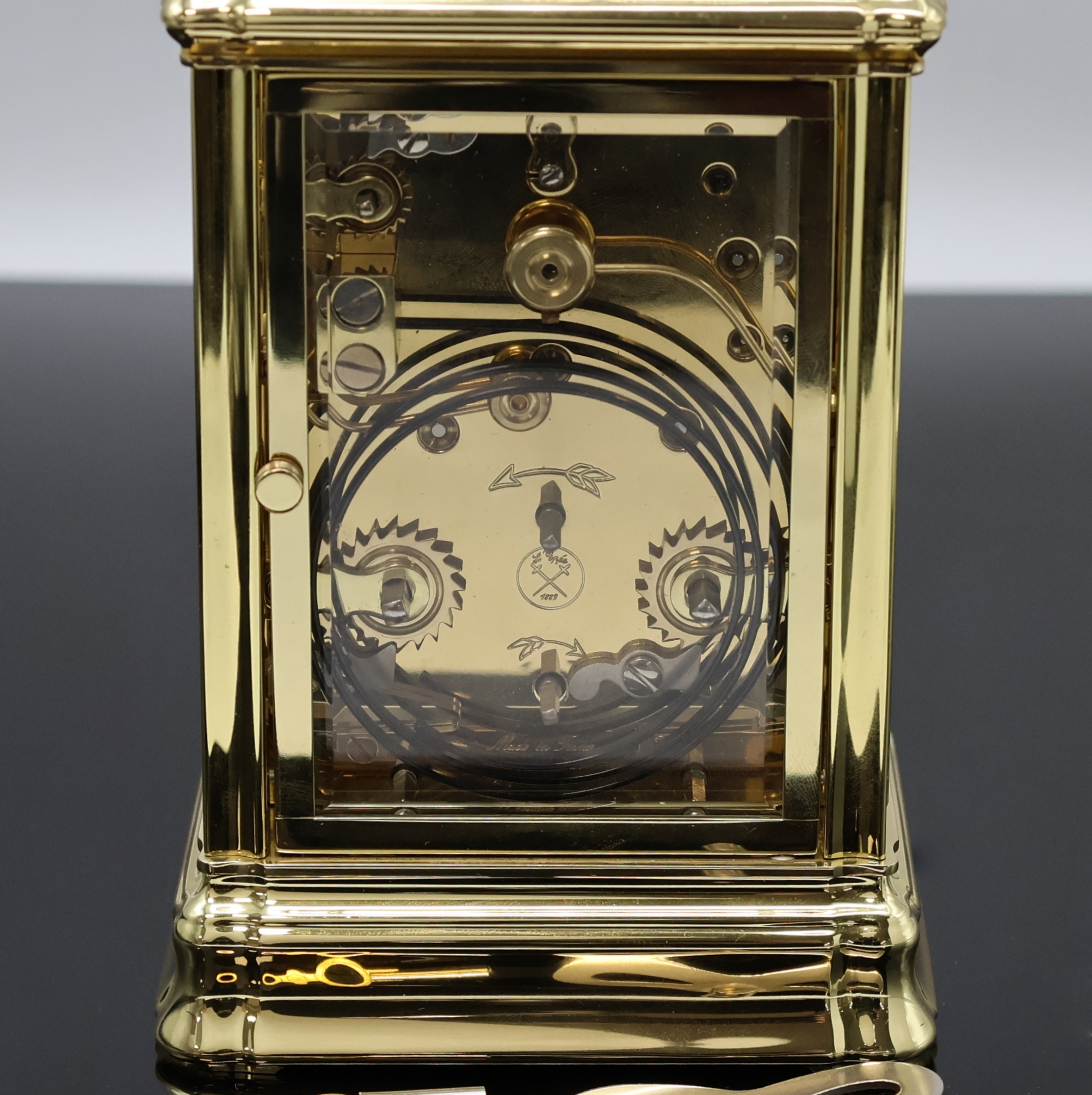 Detail c: L´Epée Reiseuhr mit 1/2-Stundenschlag, Wecker, Repetition und Kalender mit Mondphase, Frankreich um 1995, Messinggeh., 5-seitig facettiert vergl., ...