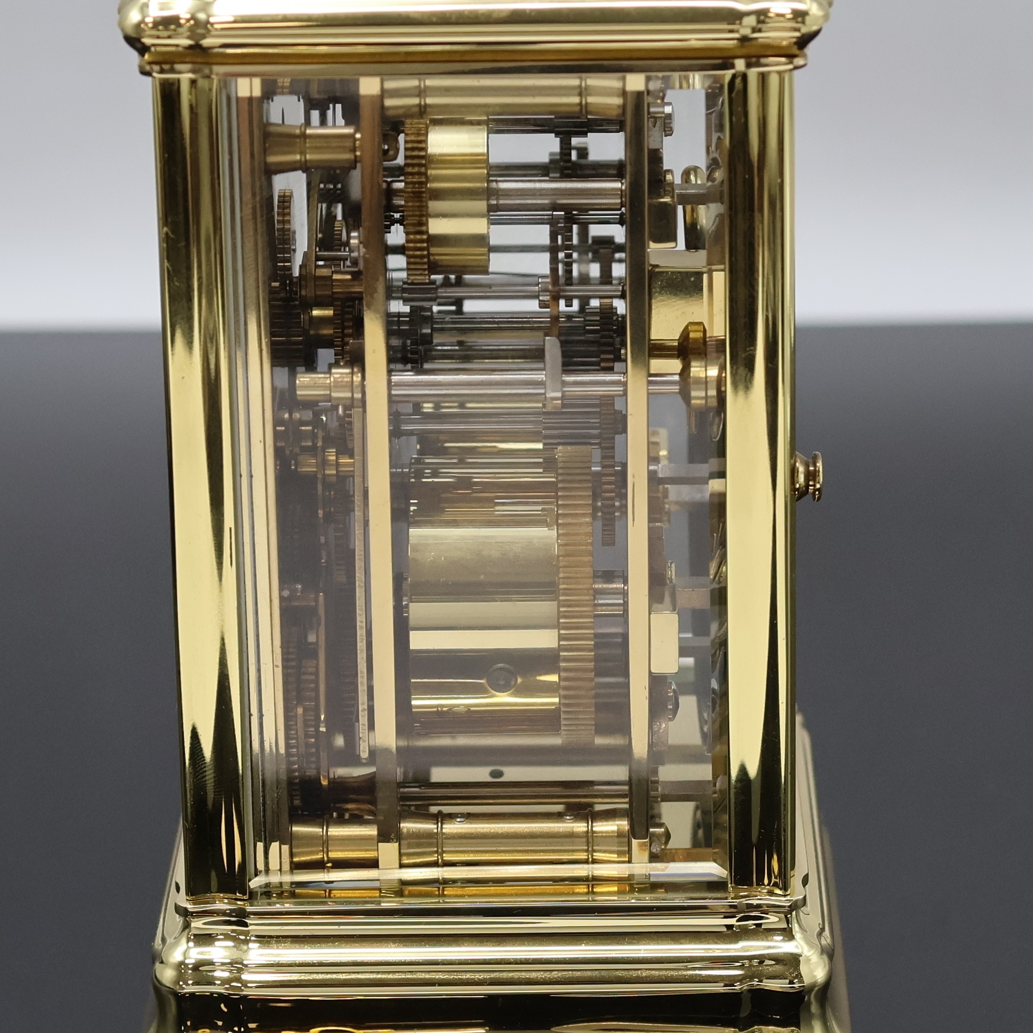 Detail d: L´Epée Reiseuhr mit 1/2-Stundenschlag, Wecker, Repetition und Kalender mit Mondphase, Frankreich um 1995, Messinggeh., 5-seitig facettiert vergl., ...