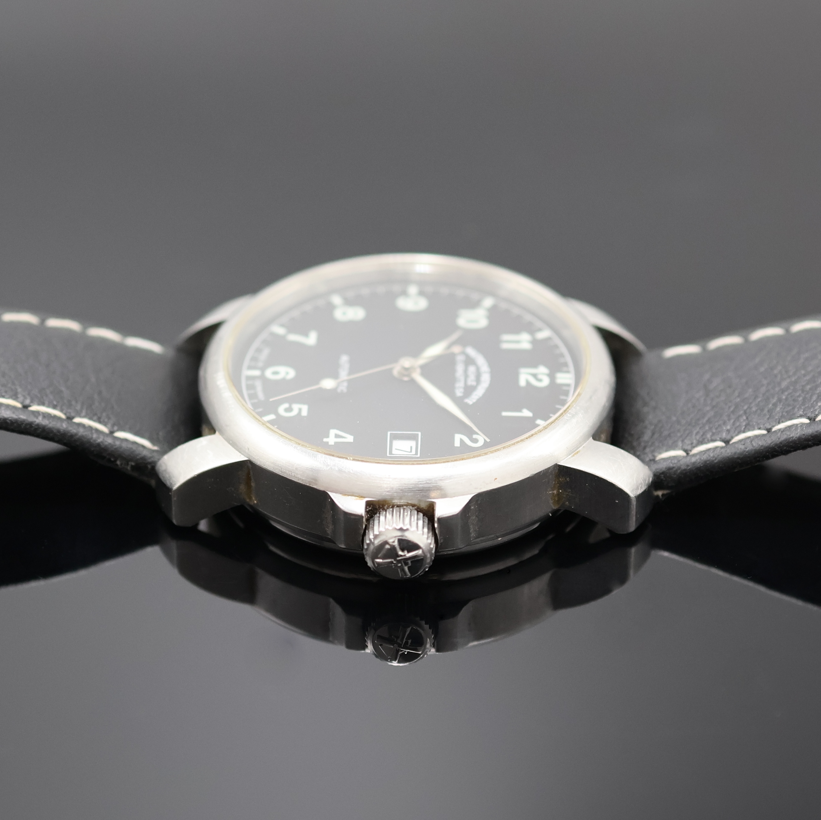 Detail d: NAUTISCHE INSTRUMENTE Mühle Glashütte Armbanduhr Referenz M1-25-00, Deutschland um 2005, Automatik, Edelstahlgeh., Krone und Boden mit ...