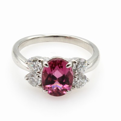 Image Ring mit Turmalin und Brillanten, 900er Platin, ovaler Turmalin ca. 2.21 ct v. ...