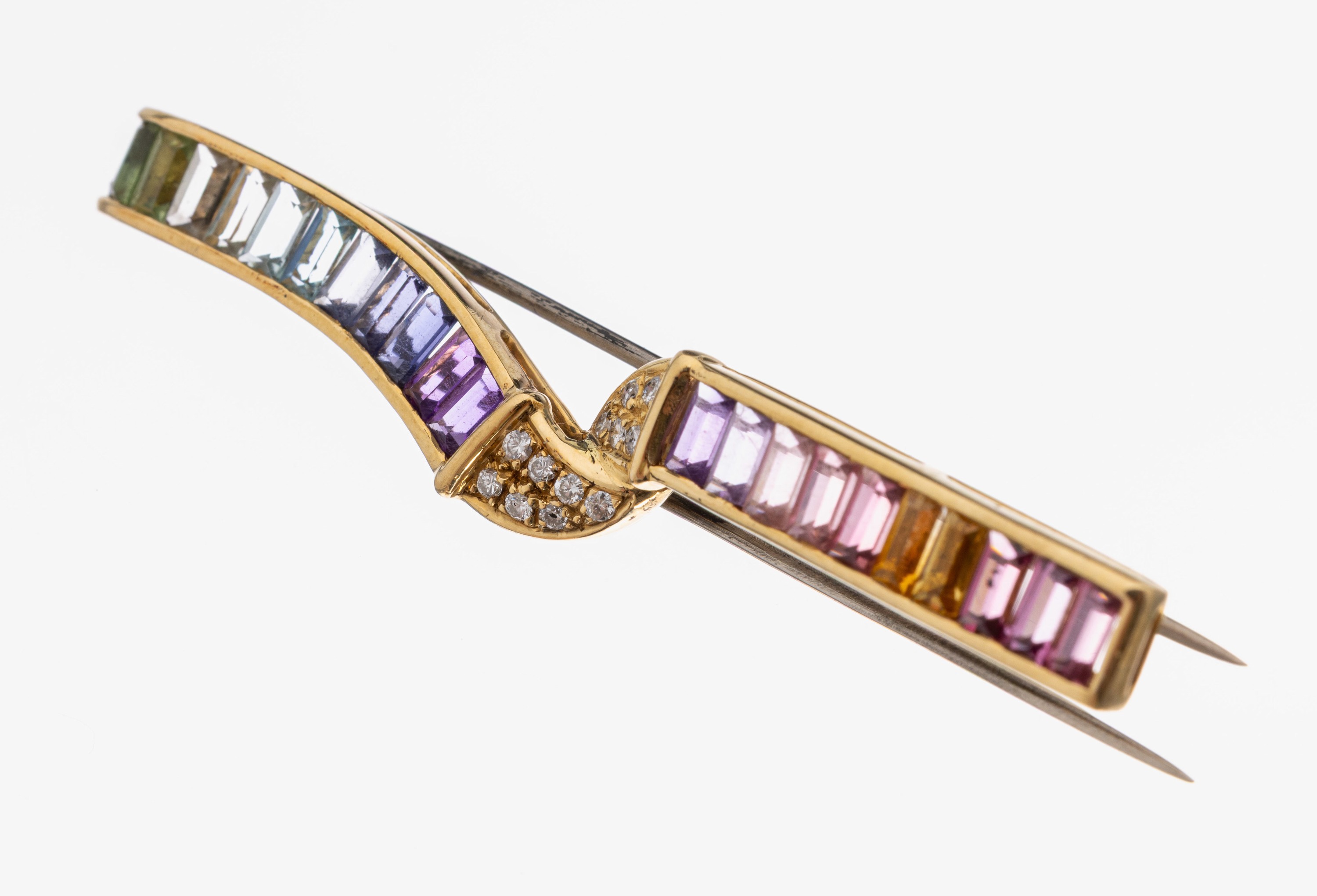 18 kt Gold Farbstein-Brillant-Brosche, GG/WG 750/000, anged. Schleife, 22 Farbstein- Baguettes, u.a. Turmaline, Amethyste, Aquamarine und Citrine im ...