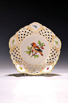 Image 26940831 - Schale, Meissen, 20. Jh., 1. Wahl, Rand in Durchbrucharbeit mit Goldstaffage, mittig ...