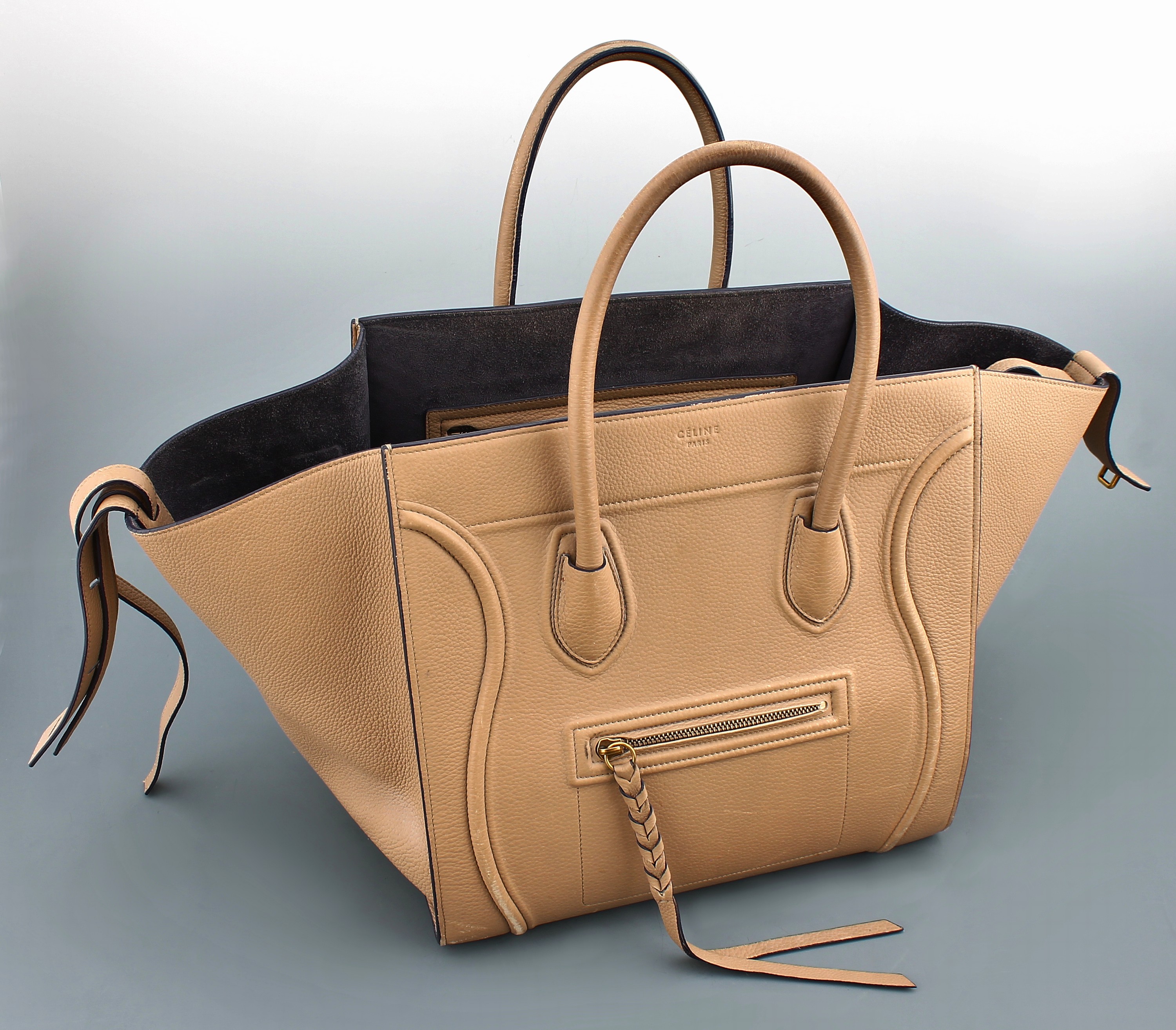 Detail a: CELINE Tasche, Luggage Phantom Medium, Leder in light taupe, 2 Tragehenkel, außen Reißverschlussfach, innen graublaues Wildleder, guter ...