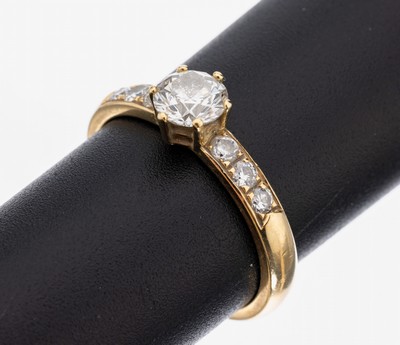 Image 26941146 - 18 kt Gold Brillant-Ring, GG 750/000, mittig Brillant ca. 0.70 ct (grav.) feines ...