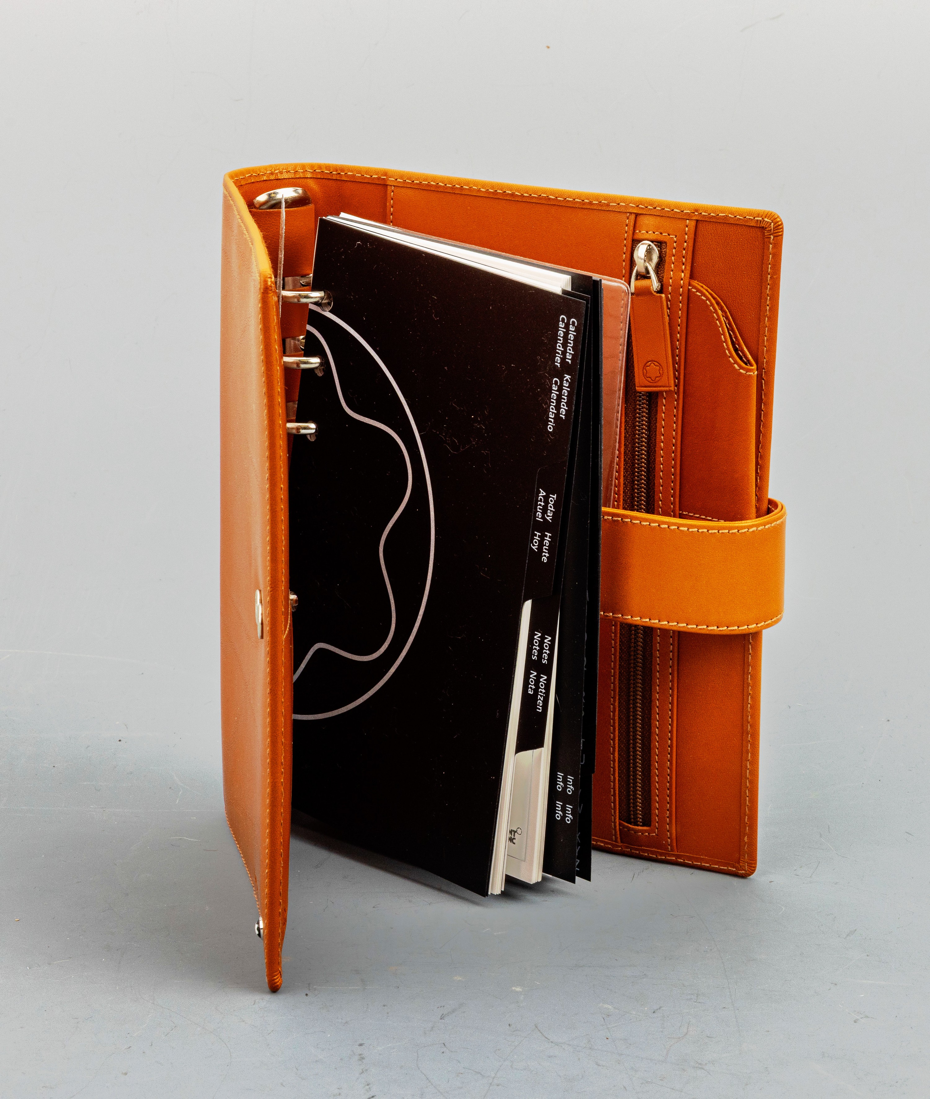 Detail b: MONTBLANC Organizer, cognacf. Leder, Made in Germany, DIN A 5, innen cognacfarb., Innen 6 Fächer für Visiten- bzw. Kreditkarten, 2 große ...