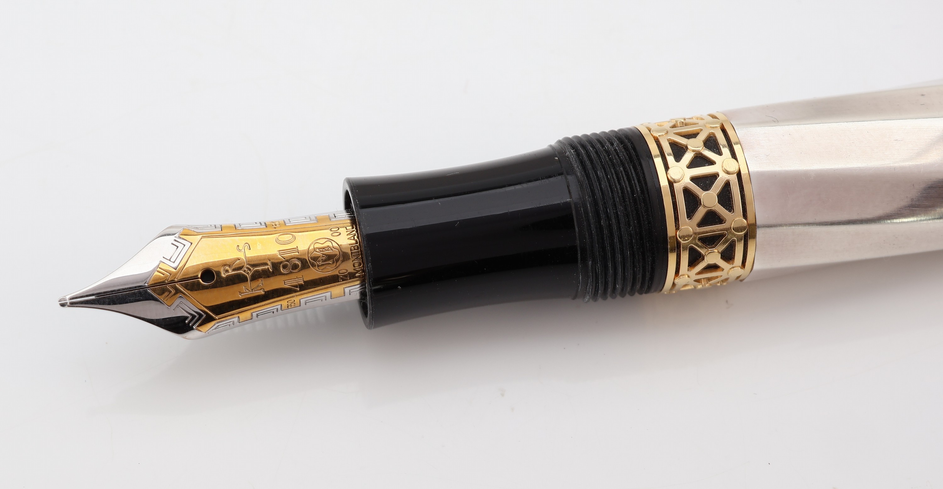 Detail a: MONTBLANC Patron of Art 4810 Edition von 2000,Kolbenfüllfederhalter, "Karl der Große", Korpus und Kappe aus 925er Sterlingsilber, ...