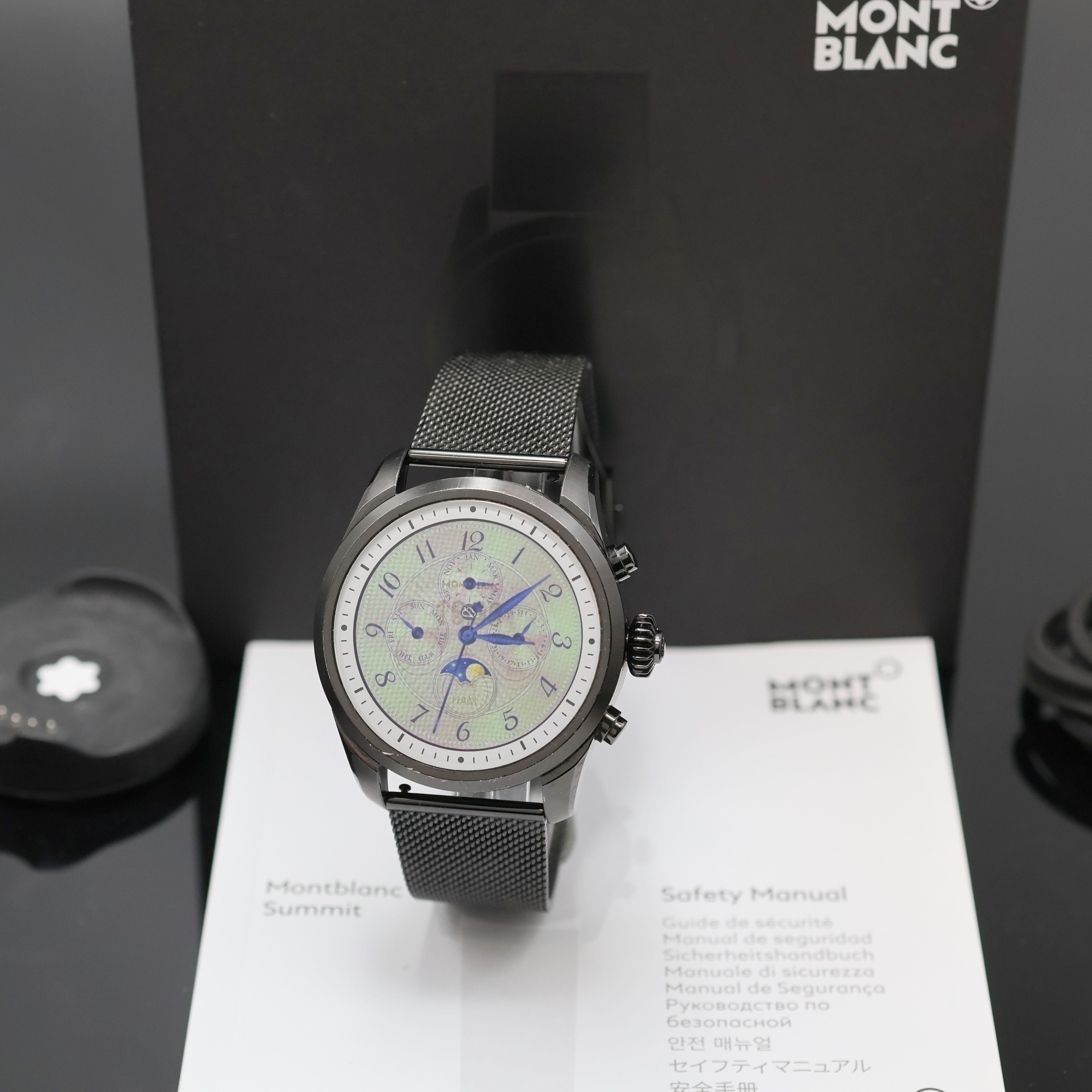 MONTBLANC Smartwatch Summit 42 mm, DLC beschichtetes Edelstahlgeh. inkl. Milanaiseband m. Faltschl., Multifunktionsuhr welche mit einem Smartphone ...