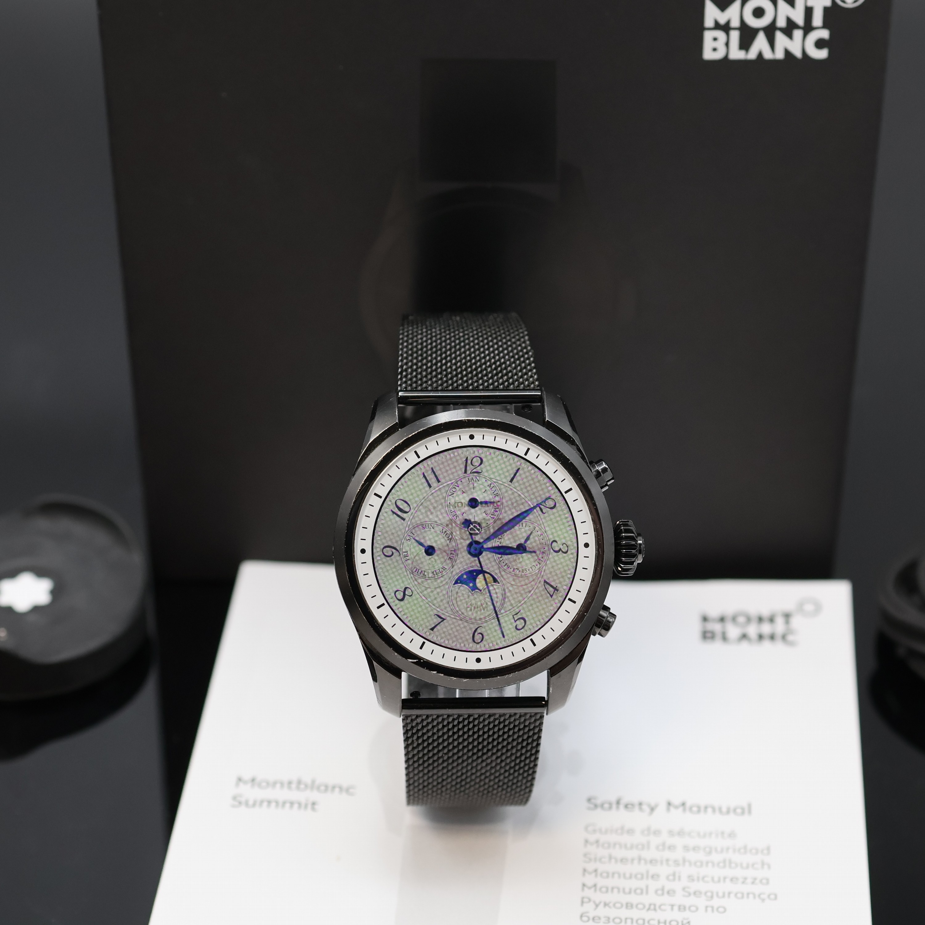 Detail b: MONTBLANC Smartwatch Summit 42 mm, DLC beschichtetes Edelstahlgeh. inkl. Milanaiseband m. Faltschl., Multifunktionsuhr welche mit einem Smartphone ...