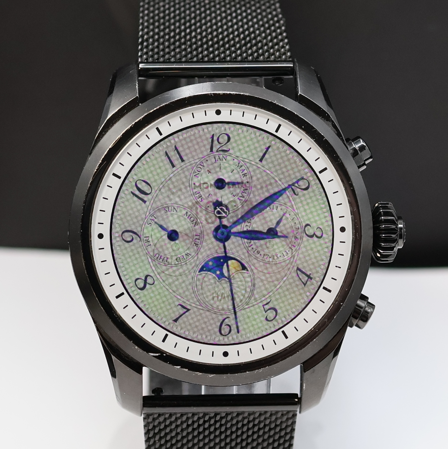 Detail c: MONTBLANC Smartwatch Summit 42 mm, DLC beschichtetes Edelstahlgeh. inkl. Milanaiseband m. Faltschl., Multifunktionsuhr welche mit einem Smartphone ...