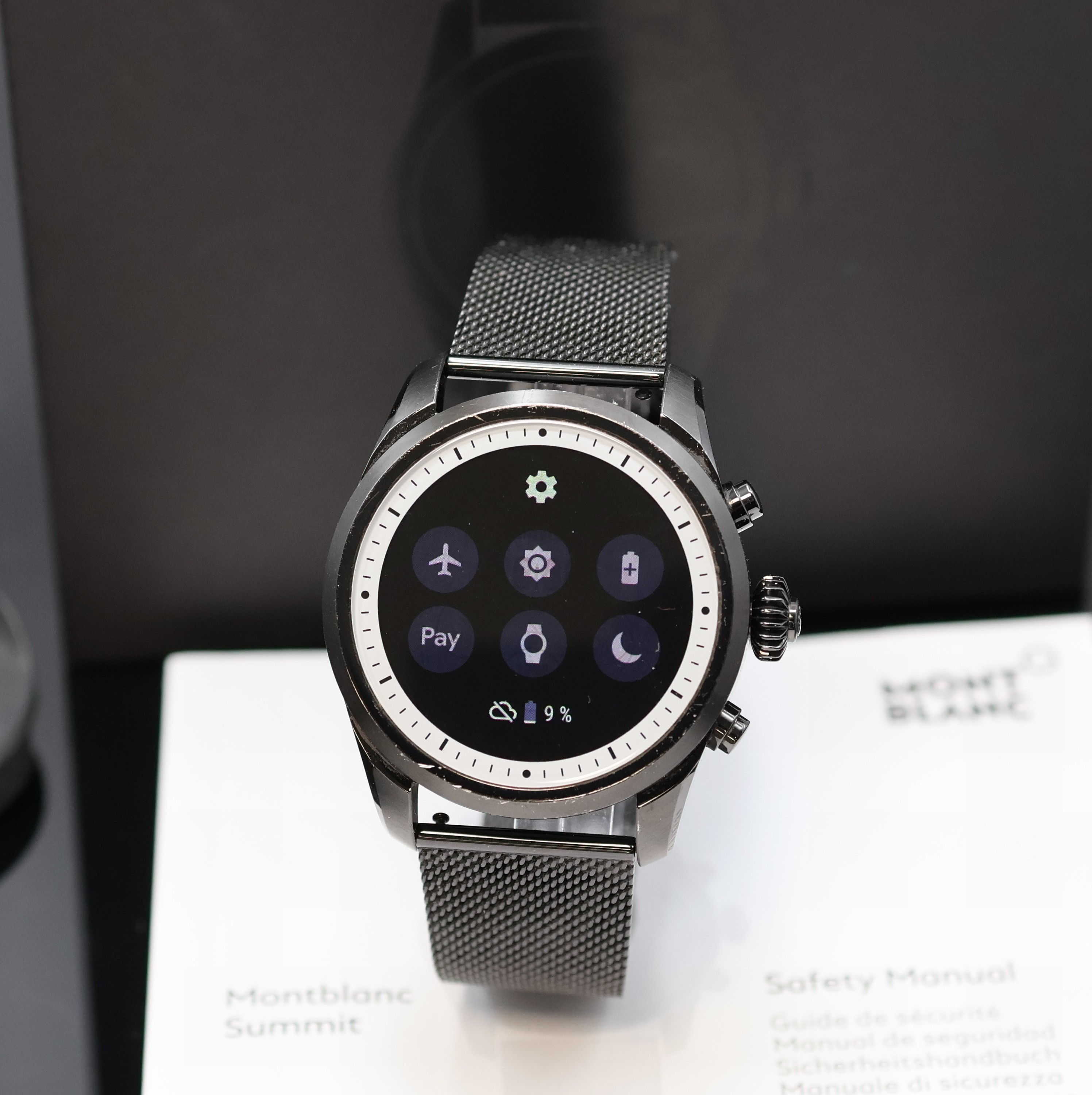 Detail d: MONTBLANC Smartwatch Summit 42 mm, DLC beschichtetes Edelstahlgeh. inkl. Milanaiseband m. Faltschl., Multifunktionsuhr welche mit einem Smartphone ...