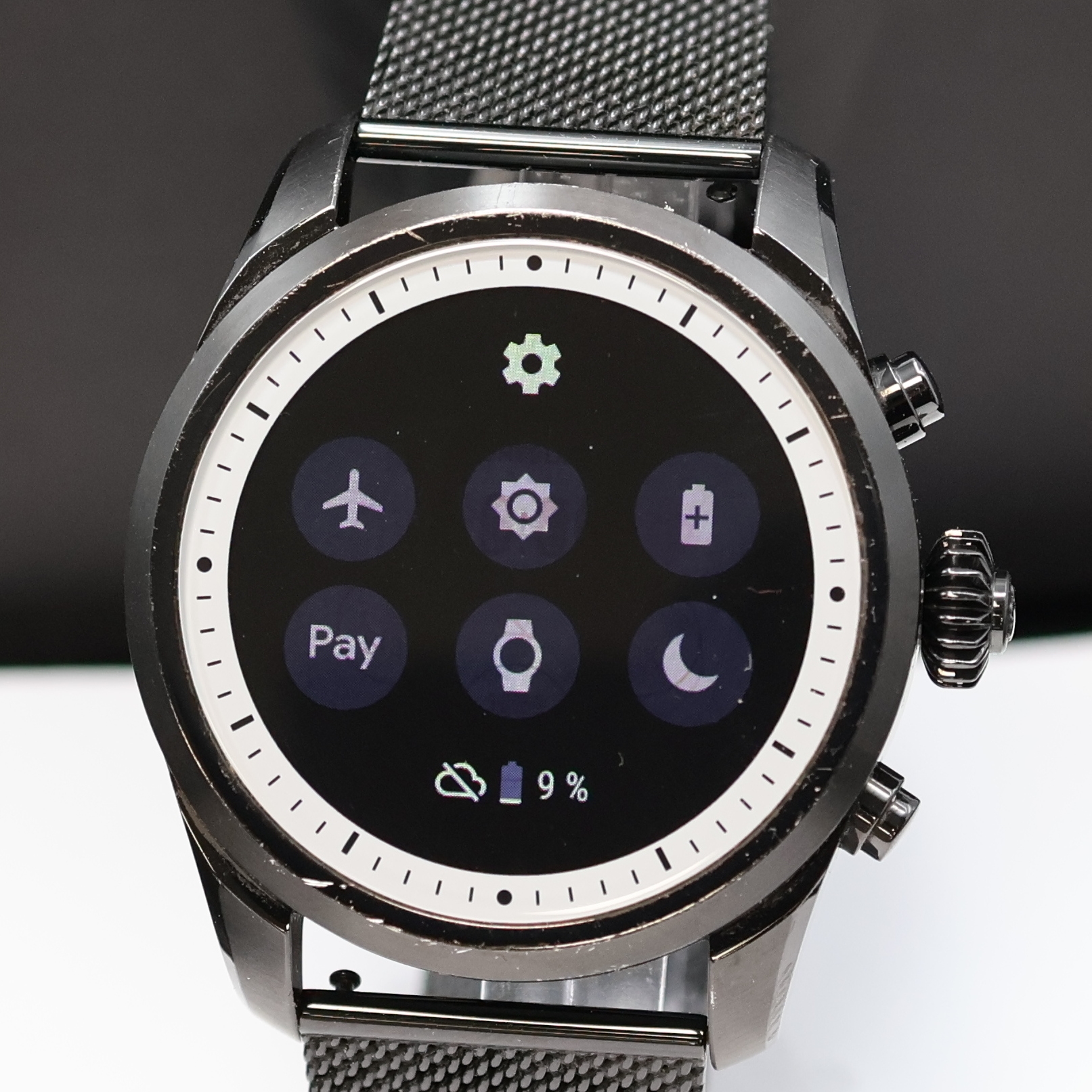 Detail e: MONTBLANC Smartwatch Summit 42 mm, DLC beschichtetes Edelstahlgeh. inkl. Milanaiseband m. Faltschl., Multifunktionsuhr welche mit einem Smartphone ...