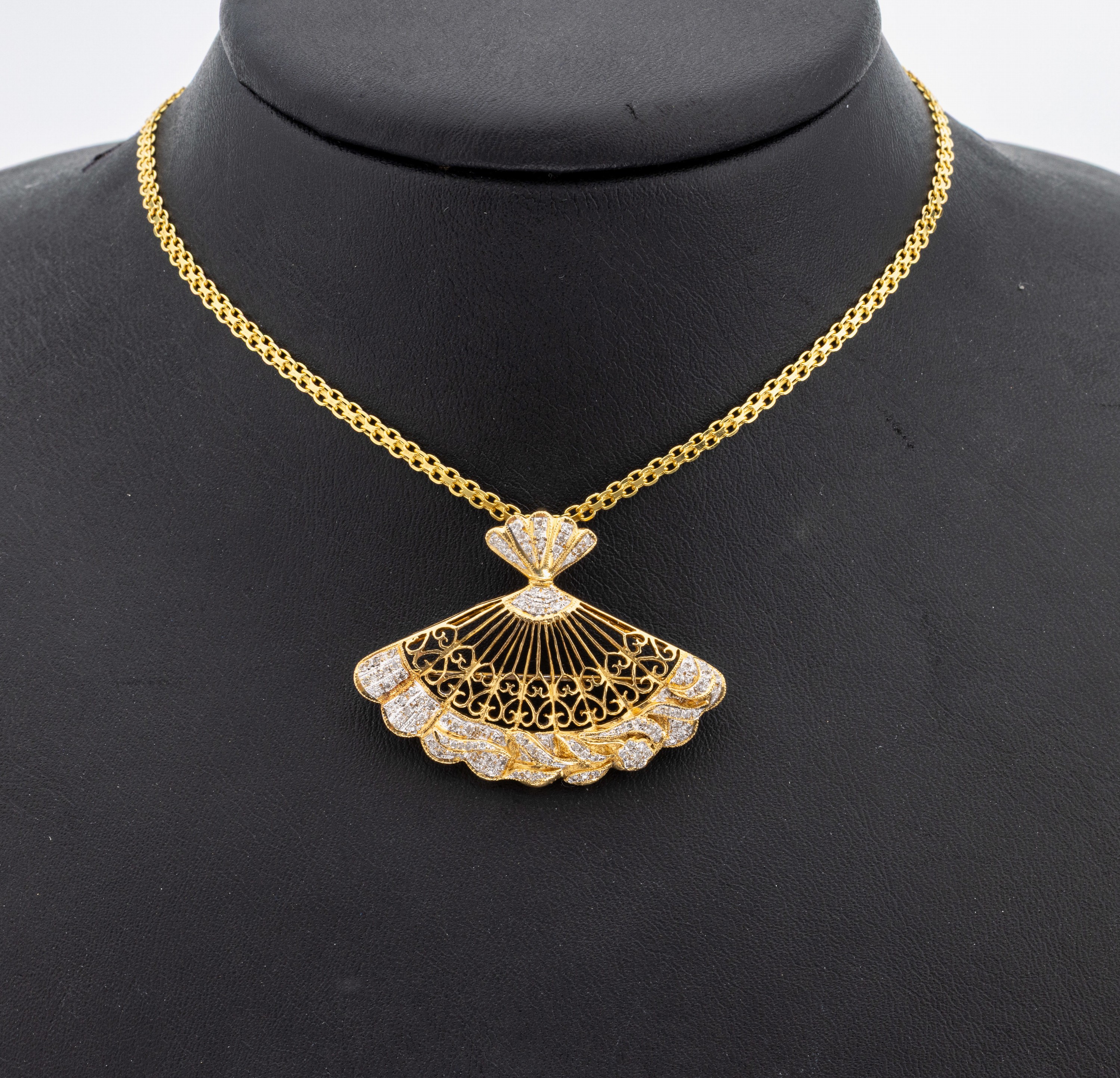 14 kt Gold Diamant-Anhänger, GG 585/000, Darstellung eines Fächers, durchbrochen gearbeitet, 99 8/8-Diamanten zus. ca. 0.50 ct Weiß/p, an Kette, ...