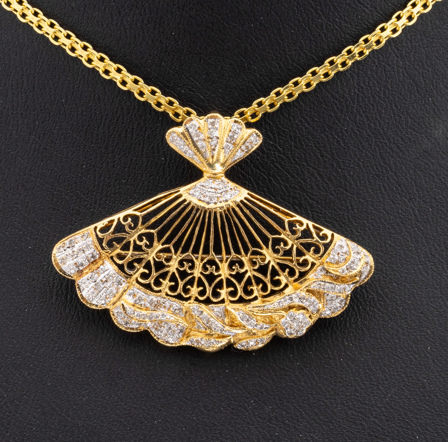 Detail a: 14 kt Gold Diamant-Anhänger, GG 585/000, Darstellung eines Fächers, durchbrochen gearbeitet, 99 8/8-Diamanten zus. ca. 0.50 ct Weiß/p, an Kette, ...