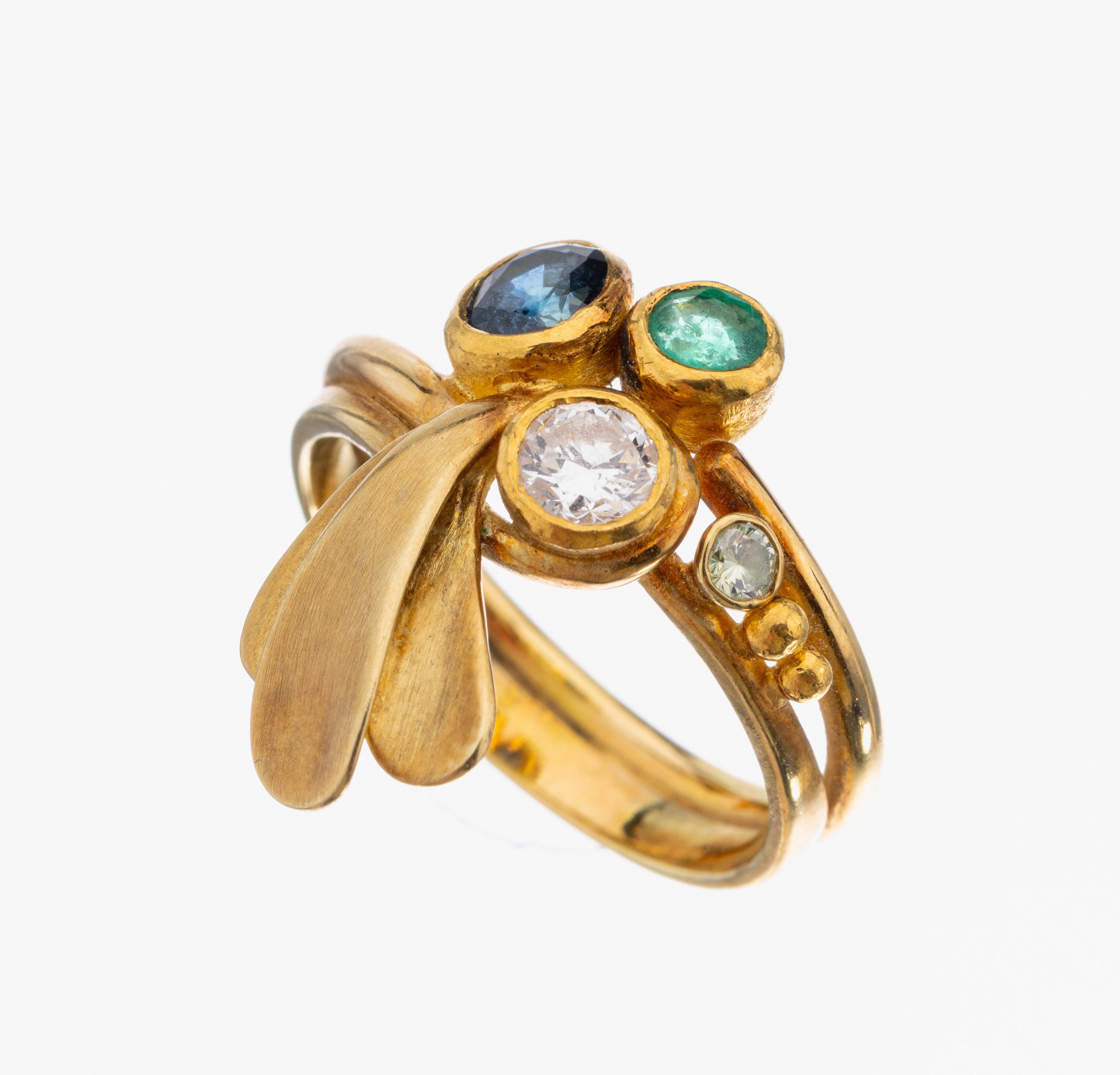 14 kt Gold Saphir-Smaragd-Brillant-Ring, GG585/000, außergewöhnliche Gestaltung, ovalfacett. Saphir ca. 0.60 ct, rundfacett. Smaragd ca. 0.15 ct, ...