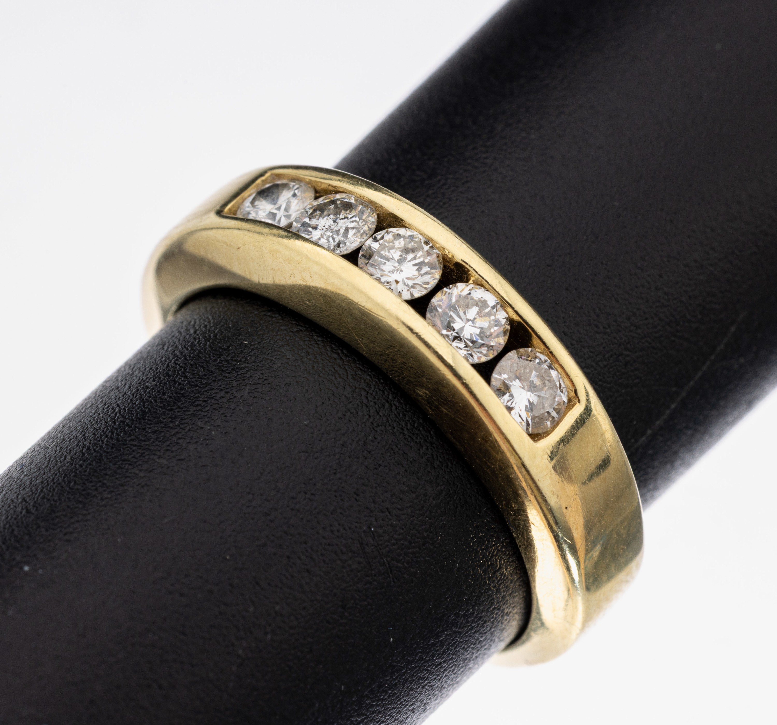 14 kt Gold Brillant-Ring, GG 585/000, 5 im Kanal gefasste Brillanten zus. ca. 0.50 ct Weiß-l.get.Weiß/p 1, RW 56, ca. 4.5 g