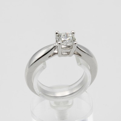 26941300a - Ring mit Brillantsolitär, WG 585/000, Brill.in Krappenfassung 0.70 ct Weiß/si ...