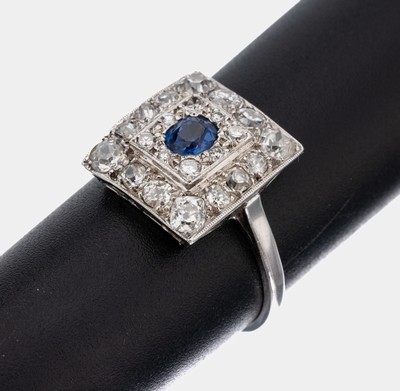 Image Art Deco Platin Saphir-Diamant-Ring, um 1930, Pt gepr., rechteckiger Ringkopf, mittig ...
