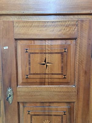 26941482b - Louis-Seize Schrank, dat. 1781, wohl Hessen Biedenkopf, Nußbaum massiv, mit ...