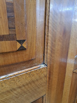 26941482f - Louis-Seize Schrank, dat. 1781, wohl Hessen Biedenkopf, Nußbaum massiv, mit ...