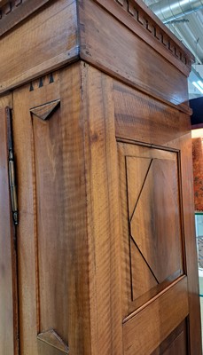 26941482i - Louis-Seize Schrank, dat. 1781, wohl Hessen Biedenkopf, Nußbaum massiv, mit ...
