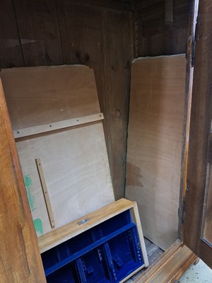 26941482n - Louis-Seize Schrank, dat. 1781, wohl Hessen Biedenkopf, Nußbaum massiv, mit ...