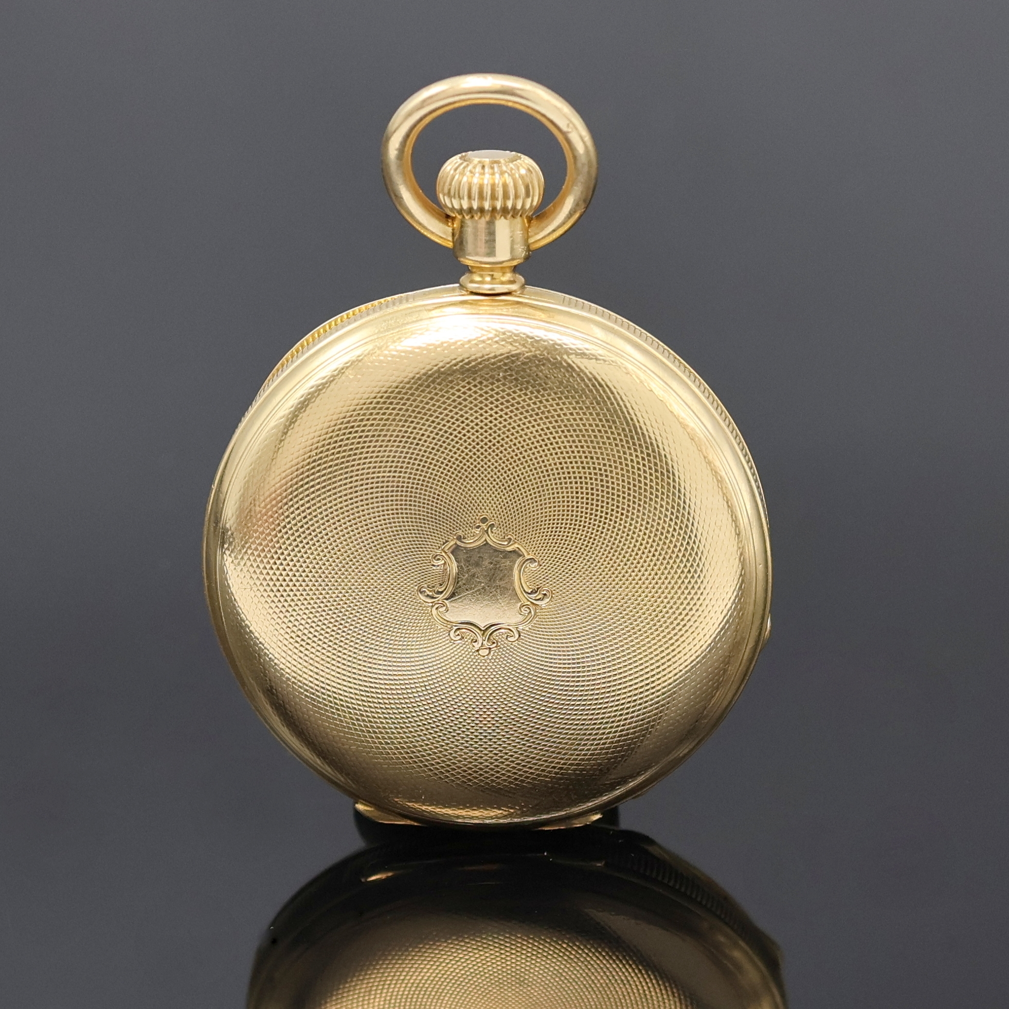 Detail a: PATEK PHILIPPE Savonette in GG 750/000, Schweiz um 1868, guill. 3-Deckel Goldgeh. dell., Sprungdeckel m. Monogrammspiegel, Emailzifferbl. m. röm. ...