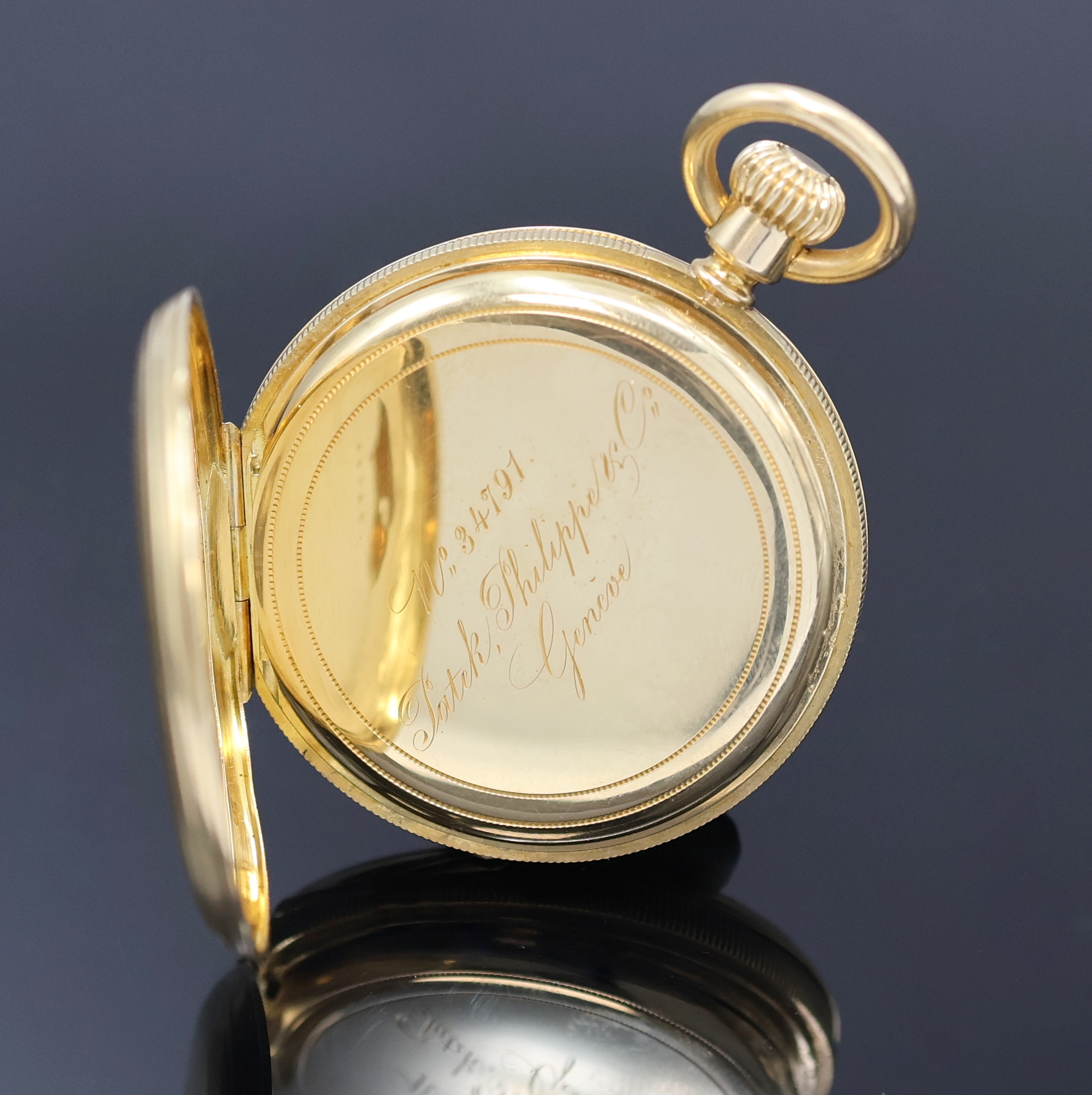 Detail e: PATEK PHILIPPE Savonette in GG 750/000, Schweiz um 1868, guill. 3-Deckel Goldgeh. dell., Sprungdeckel m. Monogrammspiegel, Emailzifferbl. m. röm. ...