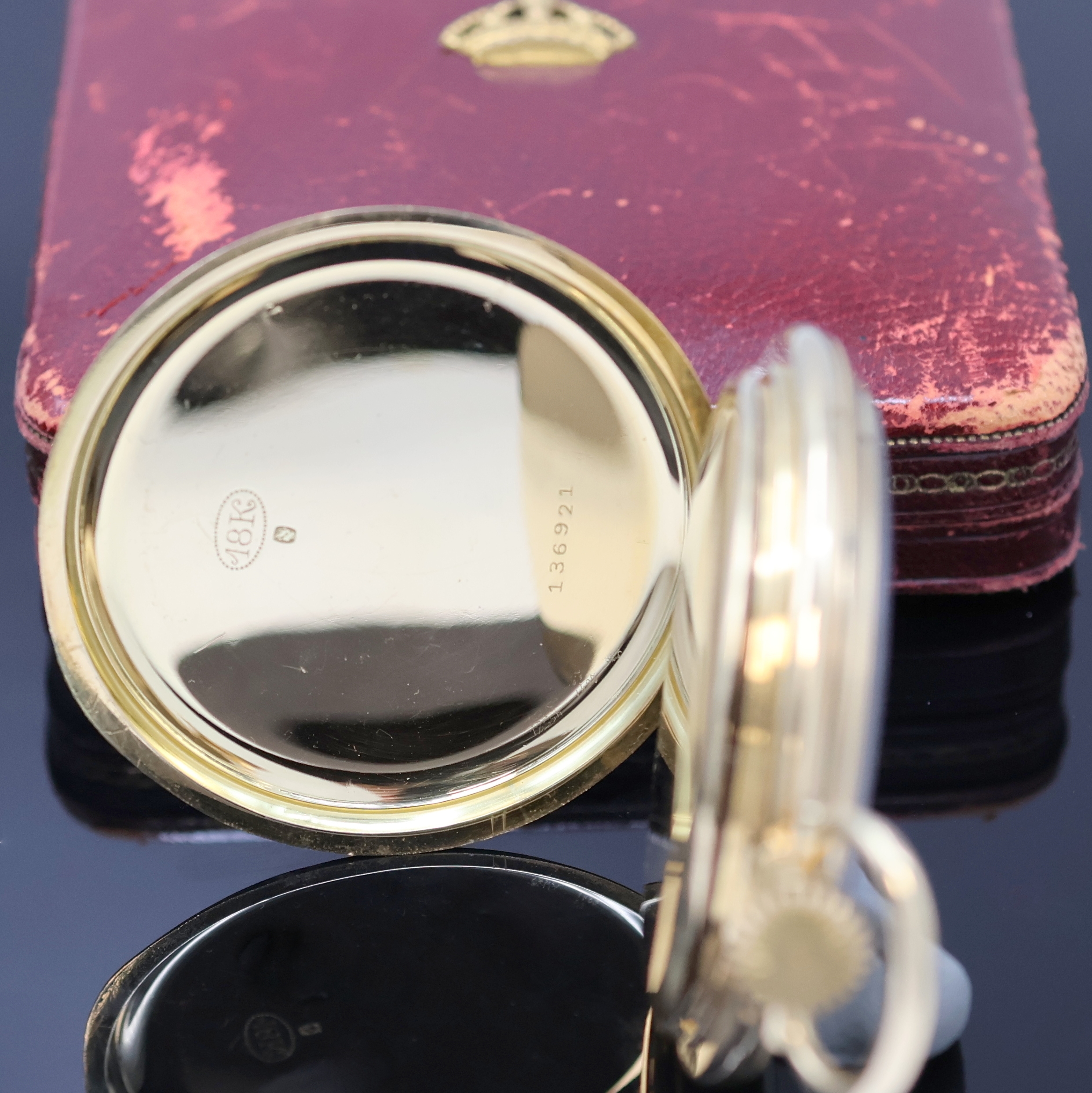 Detail c: JULES C. BREITMEYER / G. W. Lindenroth offene Herrentaschenuhr in GG 750/000, Schweiz/Schweden um 1900, Geh. dell., Rückdeckel m. Email-Monogramm, ...