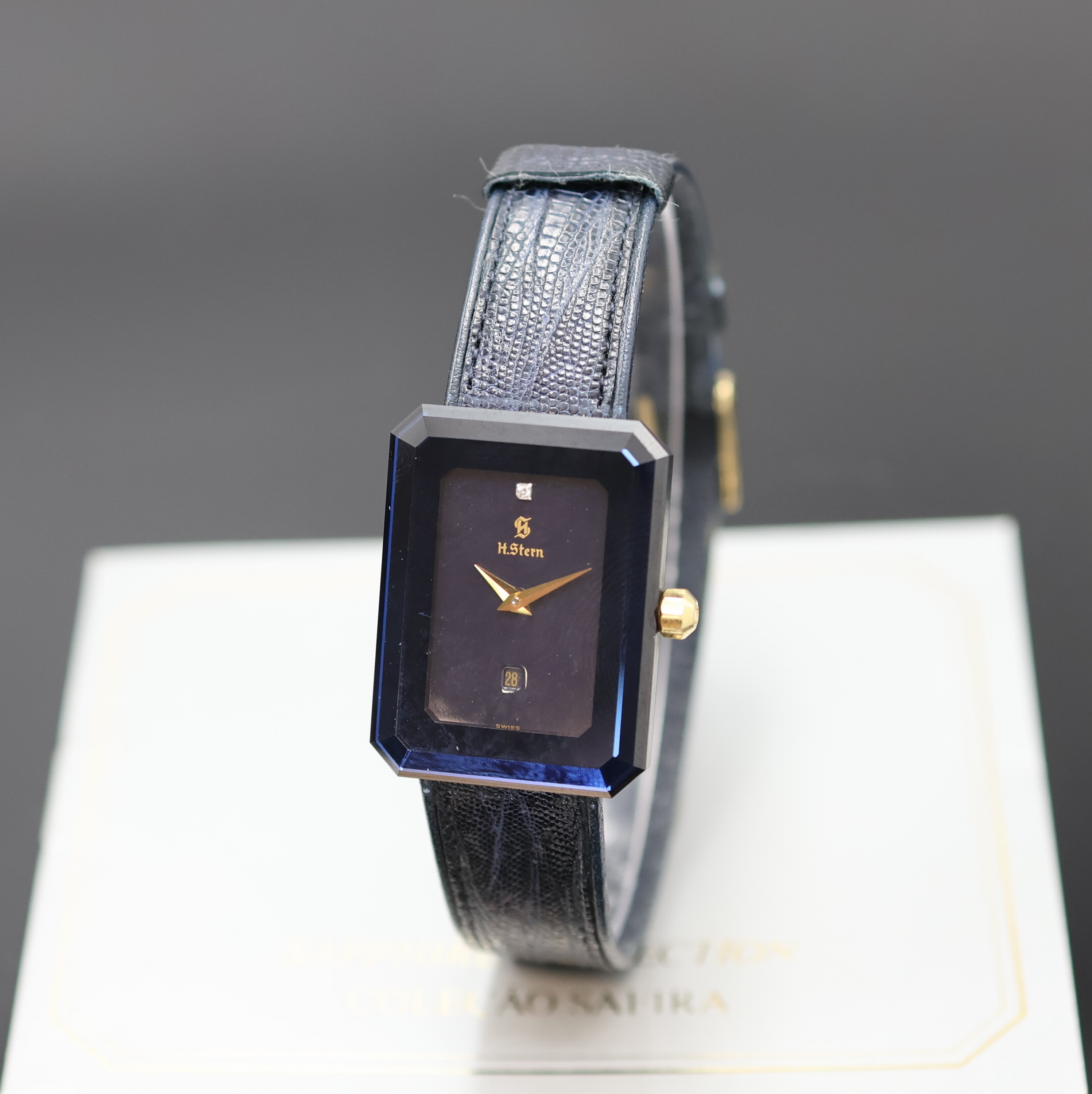 H.STERN rechteckige Damenarmbanduhr, Schweiz um 1990, quarz, dunkelblau beschichtetes Geh., Lederband m. orig. verg. Dornschl., dunkelblaues ...