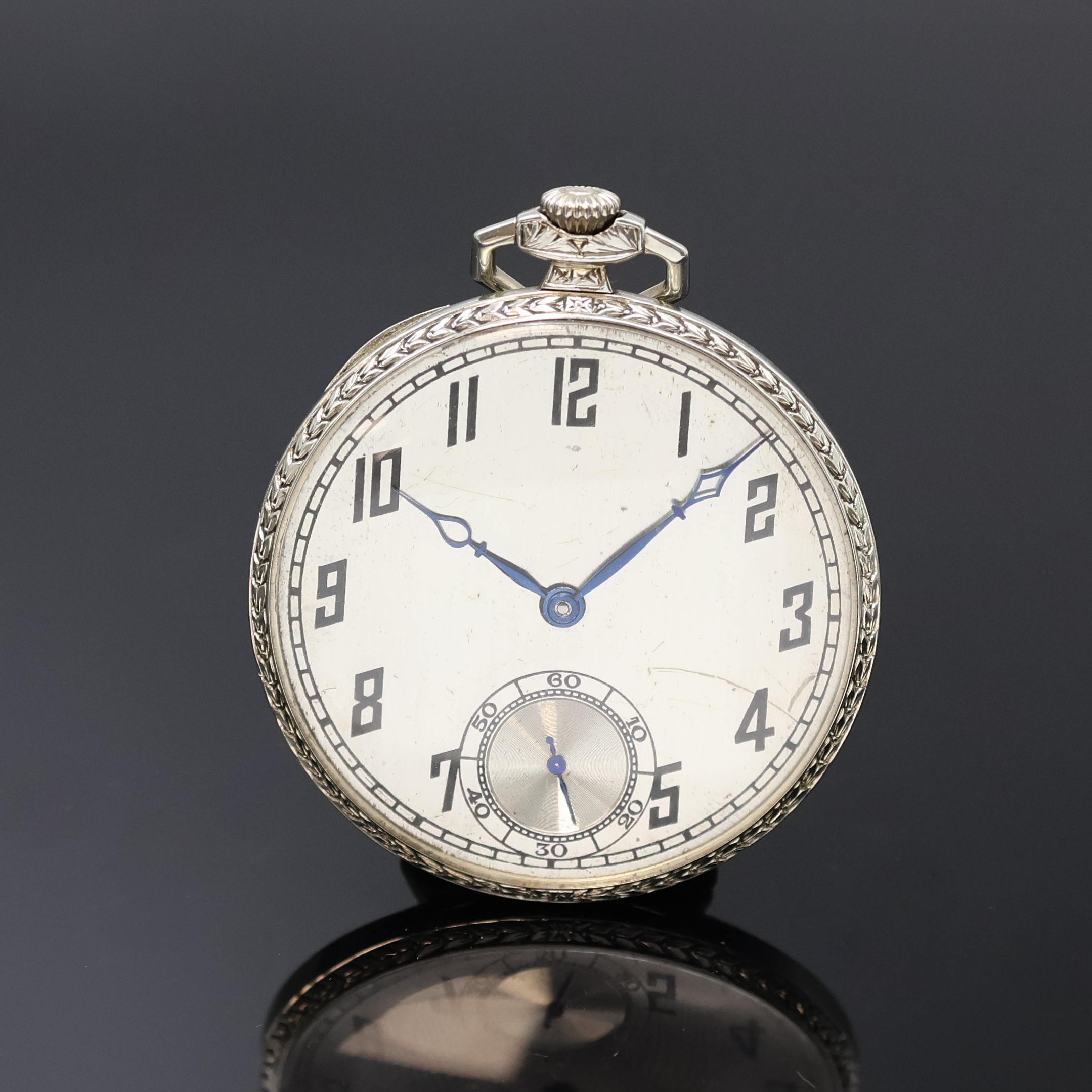 Offene Taschenuhr in WG 750/000, Schweiz um 1925, floral grav. Scharniergeh., Lünette aufgepresst, silb. gebürstet Zifferbl. m. emaillierten ...