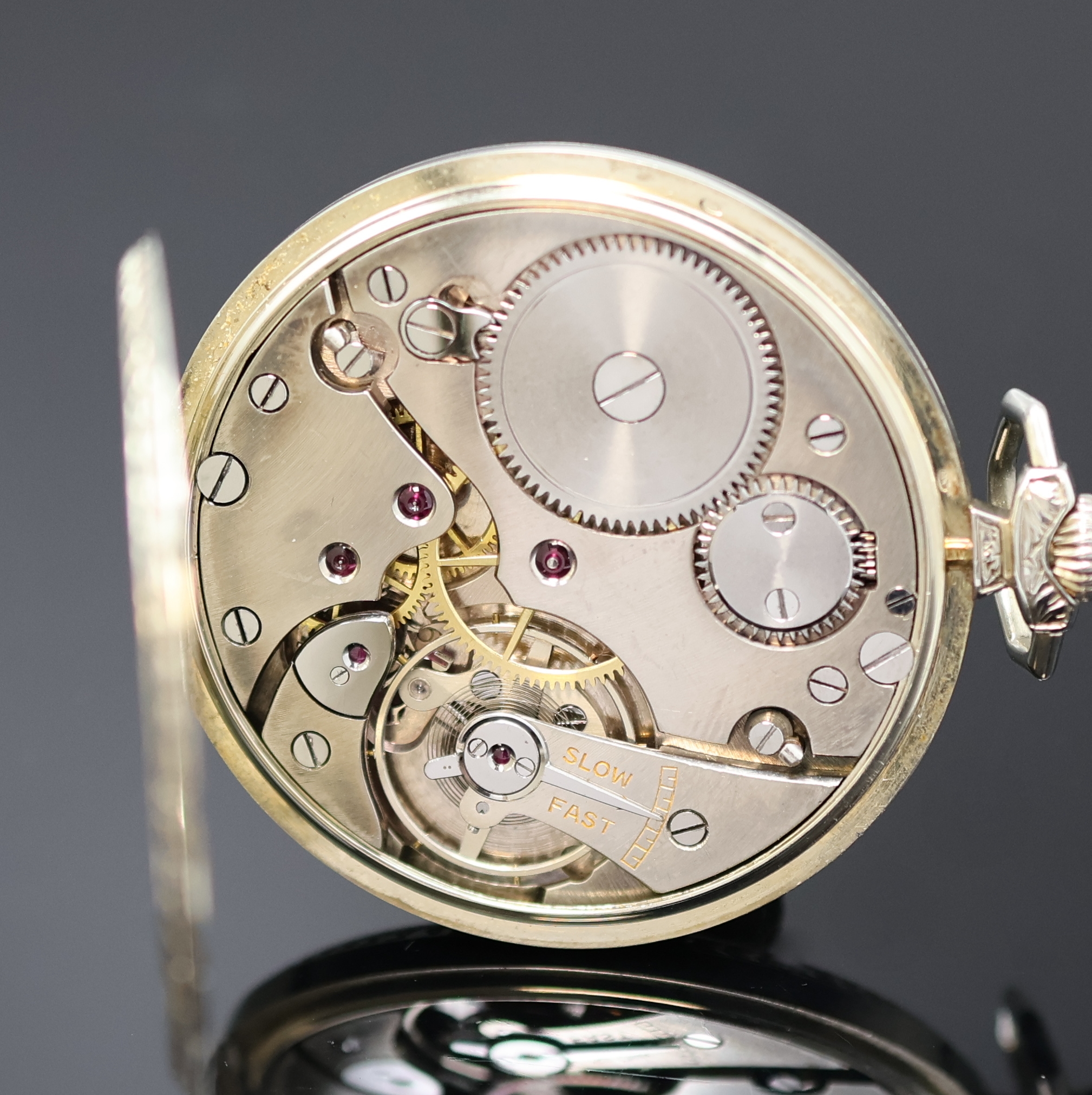 Detail c: Offene Taschenuhr in WG 750/000, Schweiz um 1925, floral grav. Scharniergeh., Lünette aufgepresst, silb. gebürstet Zifferbl. m. emaillierten ...