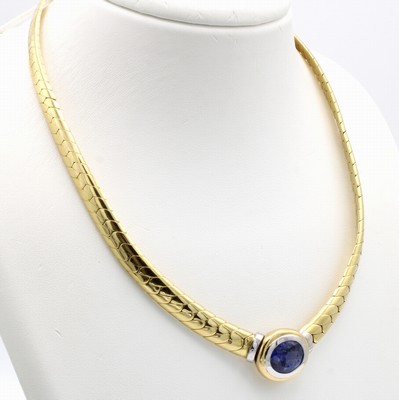 26942170a - Collier mit Saphir, GG/WG 750/000, Saphir von sehr schöner Farbe 8.62 ct oval fac., ...